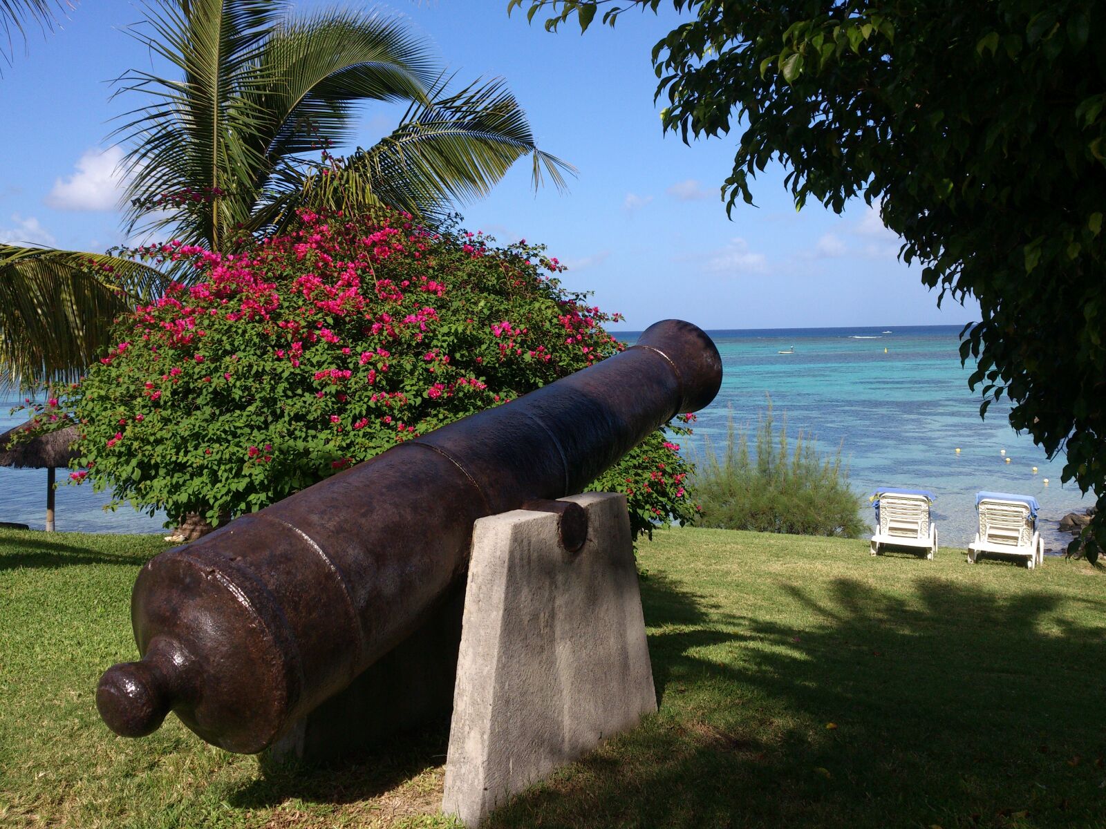 Sony Ericsson Xperia S sample photo. Mauritius, beach, palm trees photography