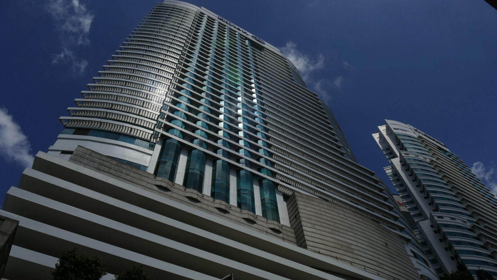 Panasonic Lumix DMC-FZ1000 sample photo. Kuala lumpur, petronas towers photography