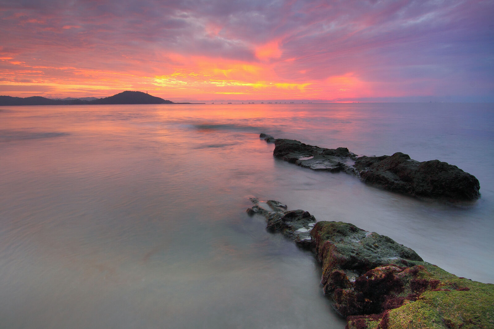 Canon EOS 50D sample photo. Beach, clouds, dawn, foggy photography
