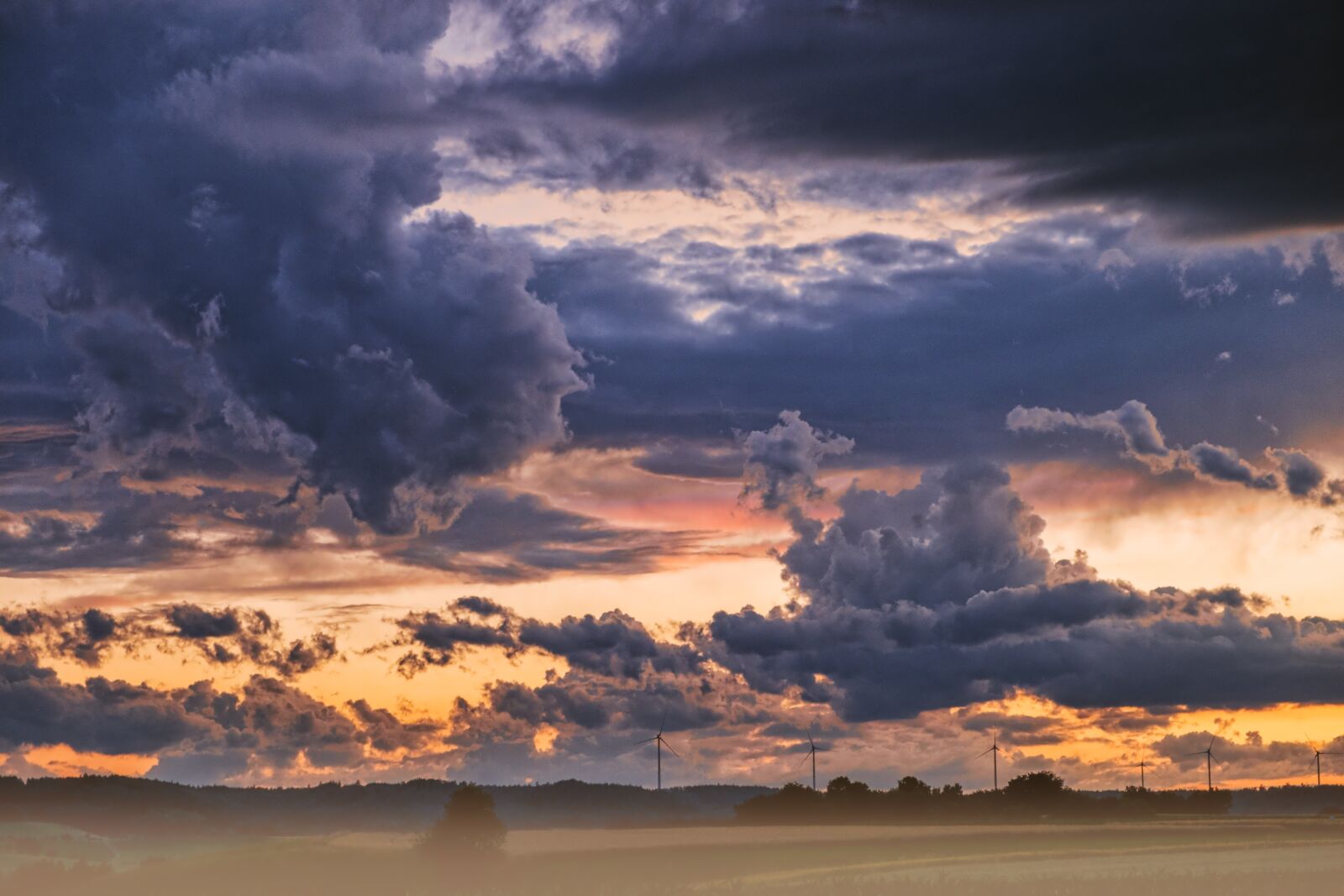 Fujifilm X-T2 + Fujifilm XF 18-55mm F2.8-4 R LM OIS sample photo. Clouds, sky, storm clouds photography