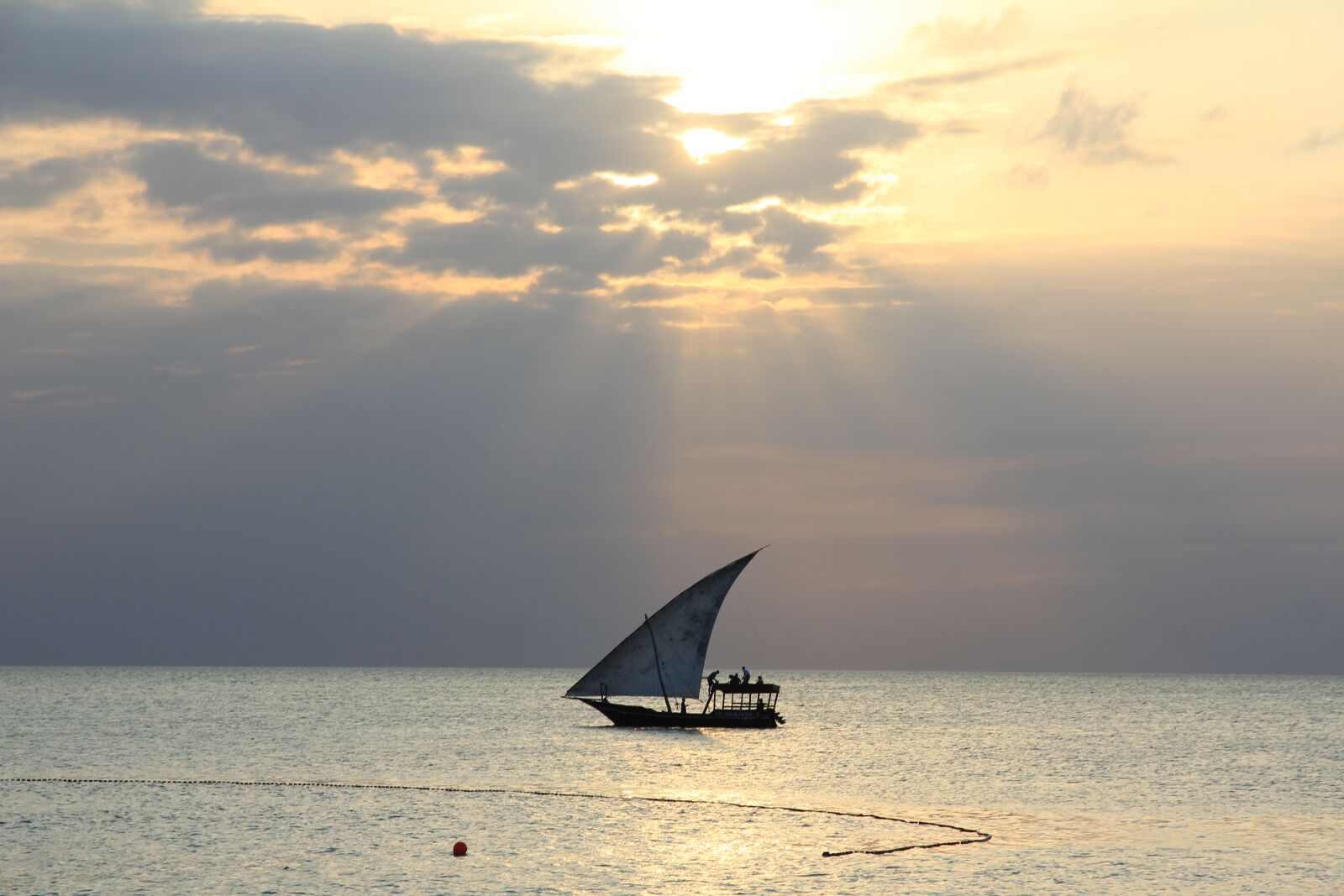 Canon EOS 550D (EOS Rebel T2i / EOS Kiss X4) sample photo. Sunset, boat, sea photography