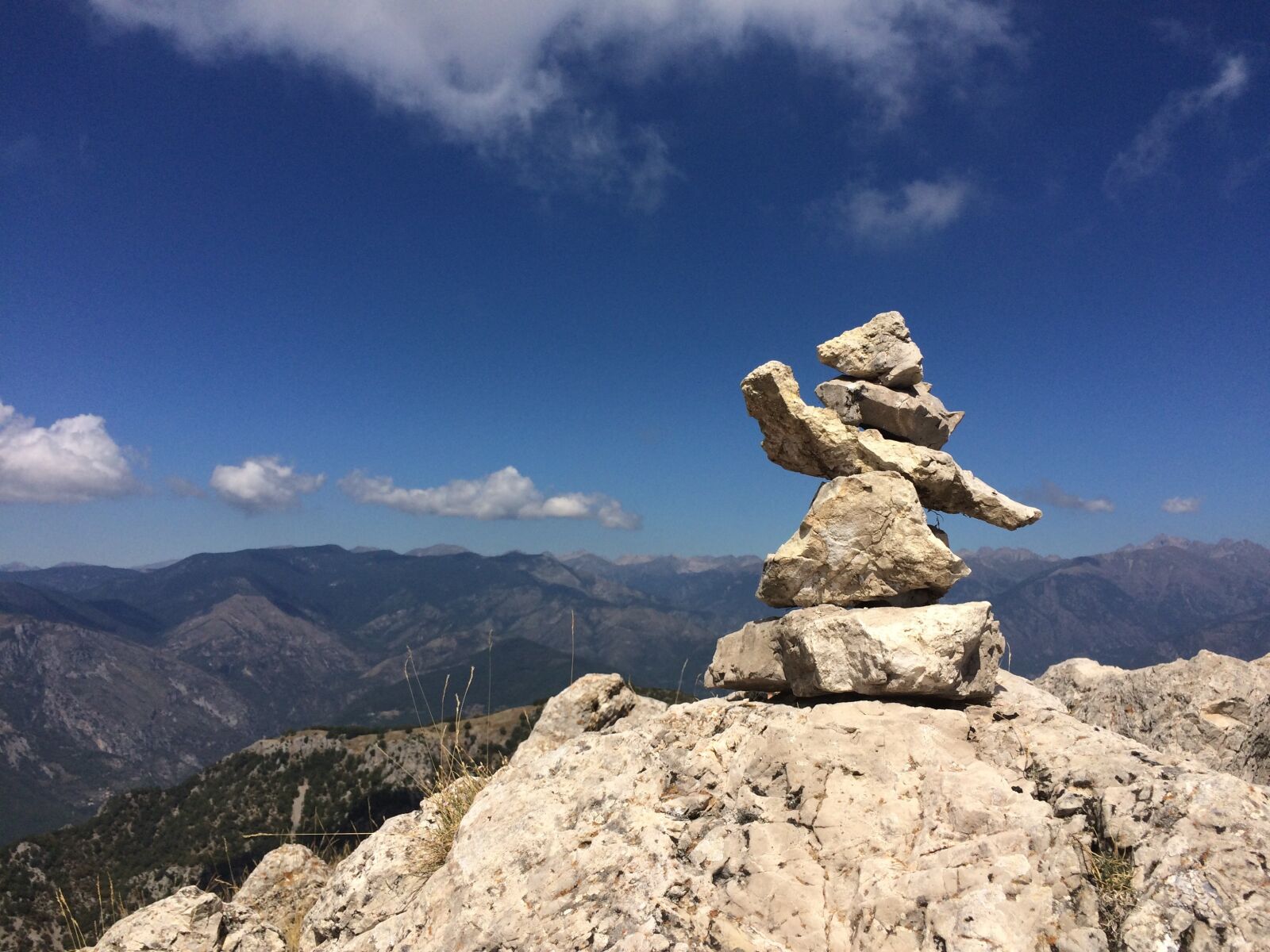 iPhone 5s back camera 4.15mm f/2.2 sample photo. Cairn, mountain, sky photography