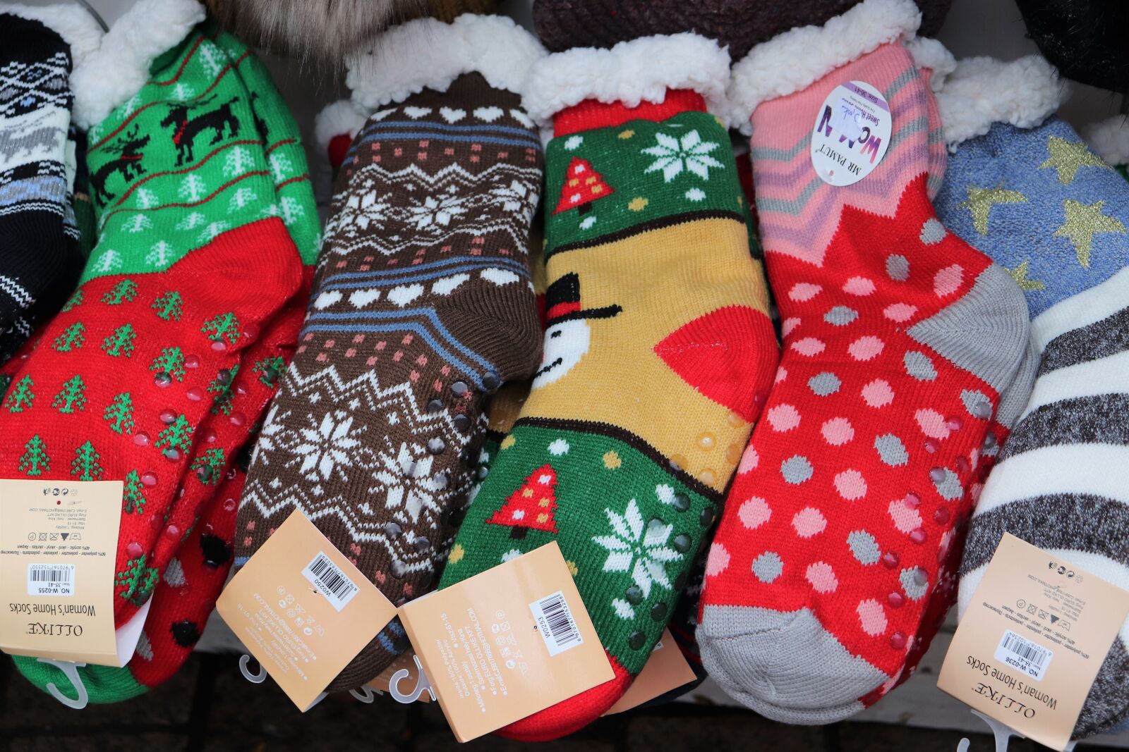Canon EOS 200D (EOS Rebel SL2 / EOS Kiss X9) sample photo. Winter socks, colorful, clothing photography