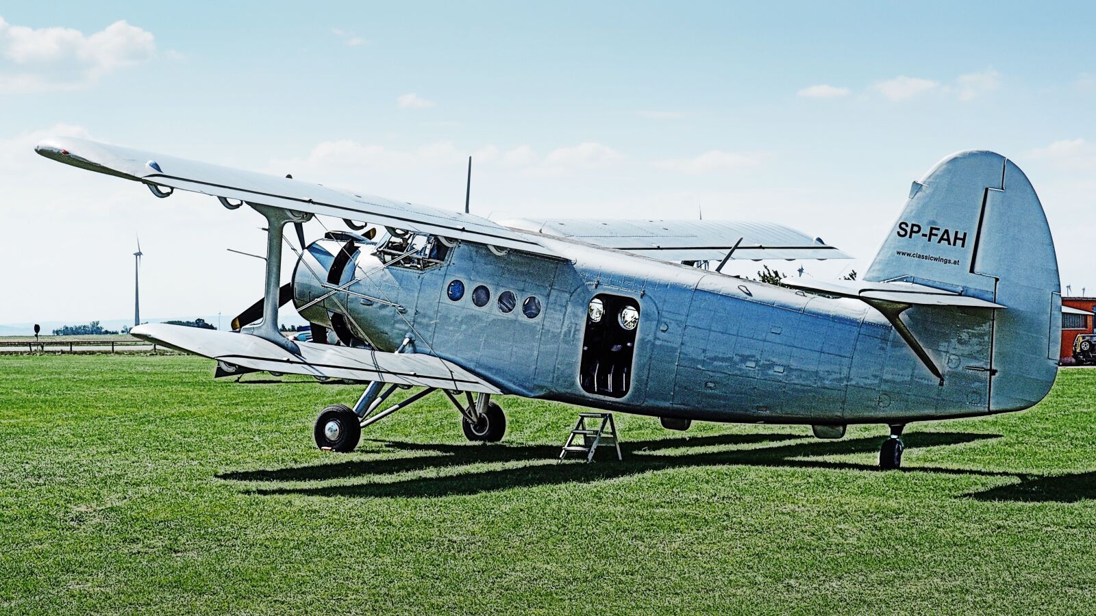 Olympus OM-D E-M5 II sample photo. Double decker, antonov an-2 photography