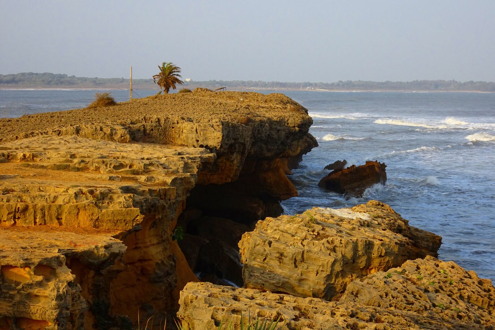 Sony Cyber-shot DSC-HX90V sample photo. Cliff, rock, coastline photography