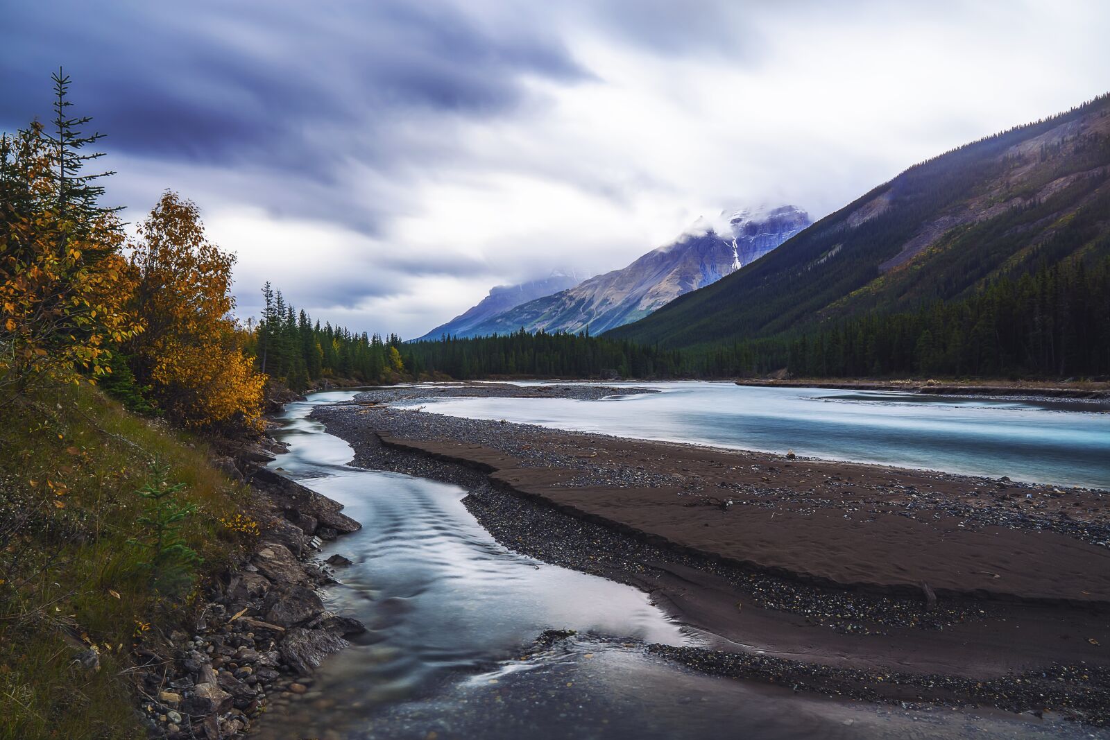 Sony a6000 + Sigma 16mm F1.4 DC DN | C sample photo. Mountains, landscape, river photography