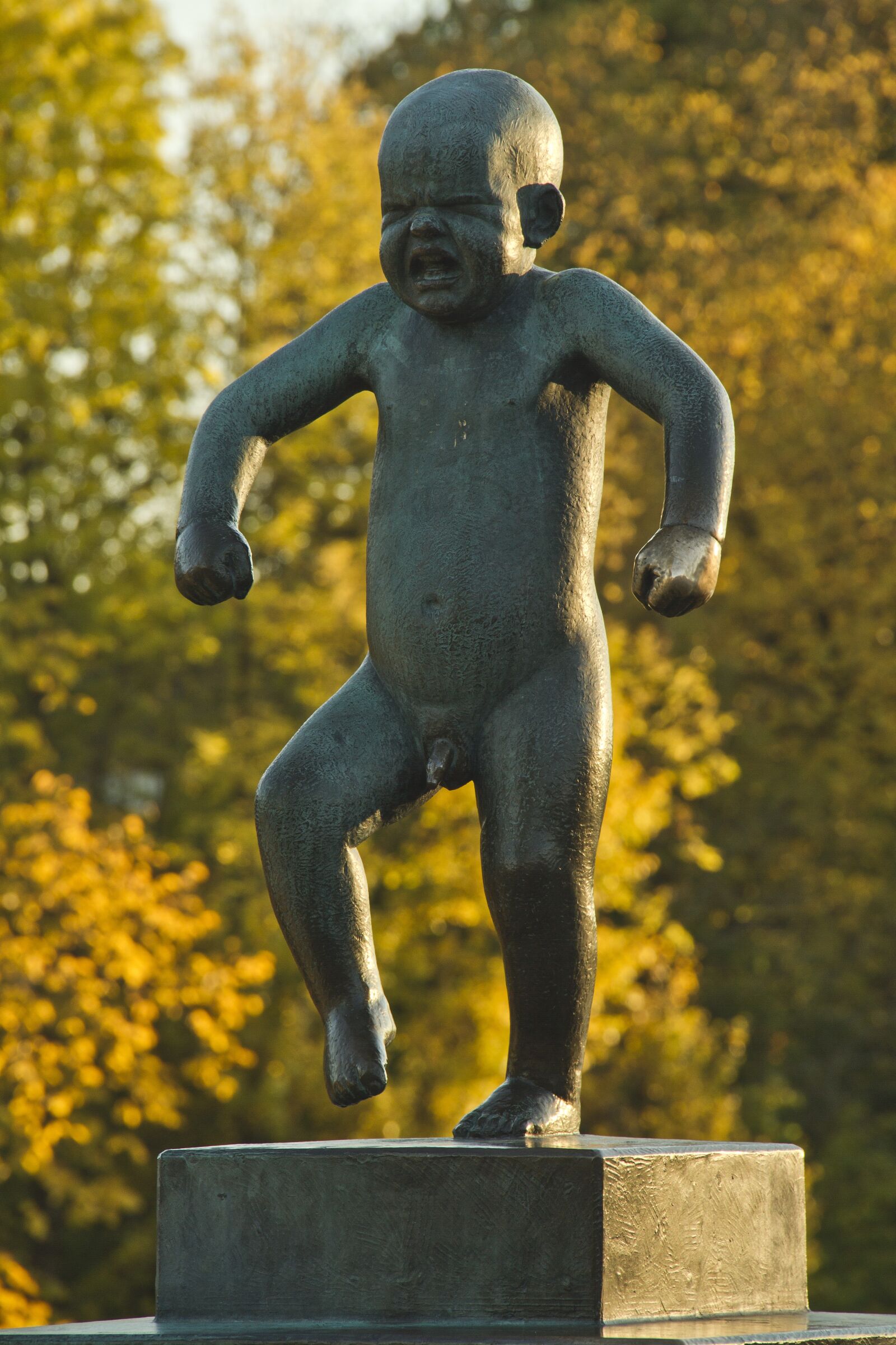 Canon EOS 7D sample photo. Angry, bebe, statue photography