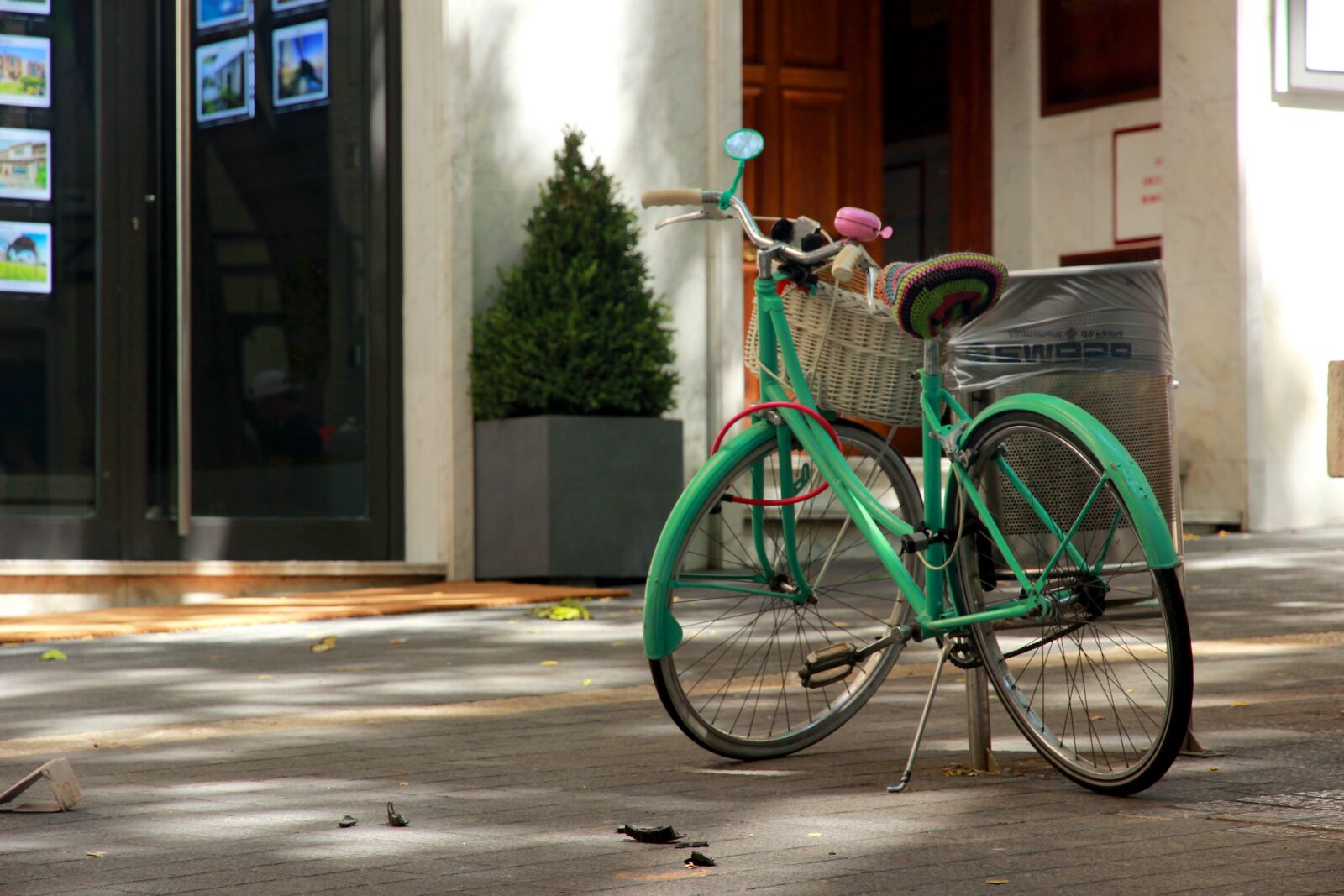 Canon EOS 600D (Rebel EOS T3i / EOS Kiss X5) sample photo. Bike, turned off, wheel photography