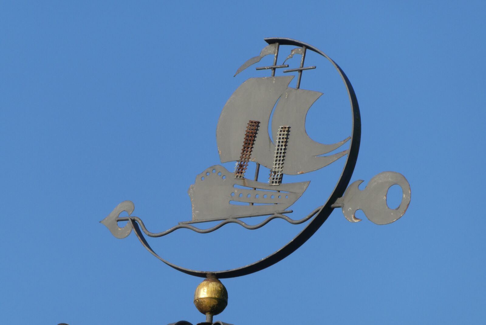 Panasonic Lumix DC-ZS70 (Lumix DC-TZ90) sample photo. Weather vane, wind, metal photography