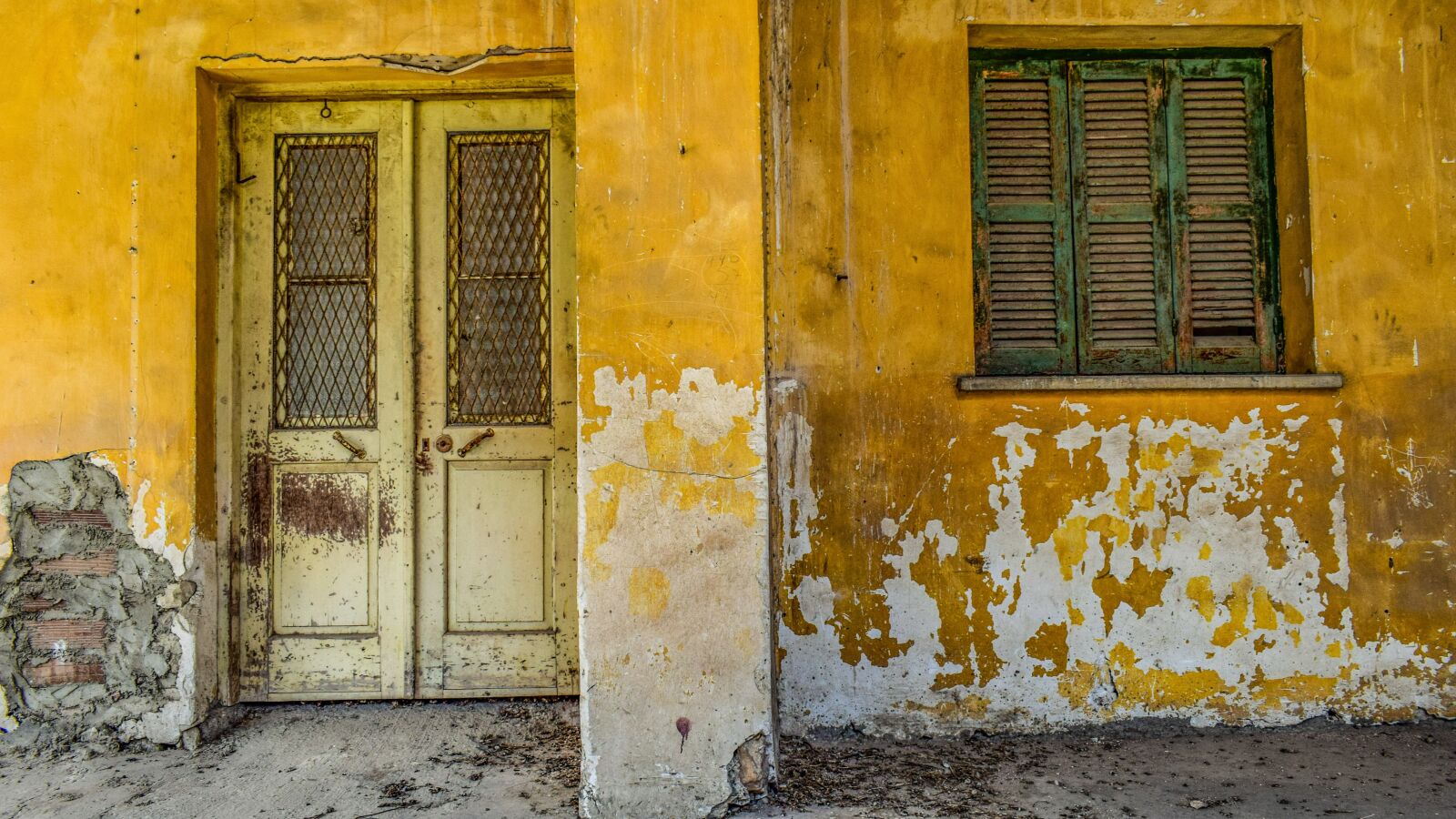 Nikon D3300 sample photo. Door, window, wall photography
