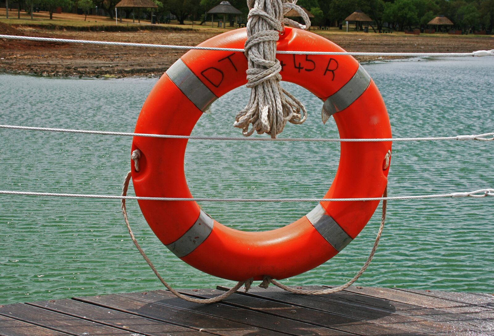Canon EOS 400D (EOS Digital Rebel XTi / EOS Kiss Digital X) sample photo. Life saver ring, ring photography