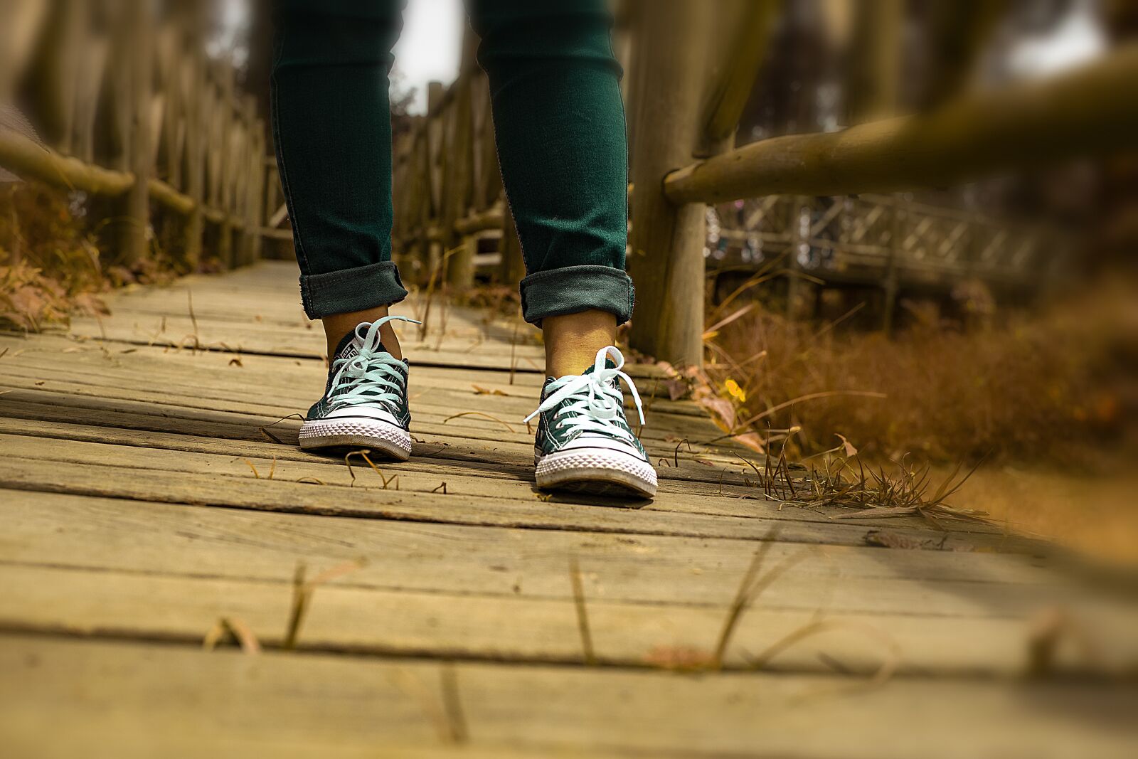 Nikon D3300 sample photo. Walking, shoes, converse photography