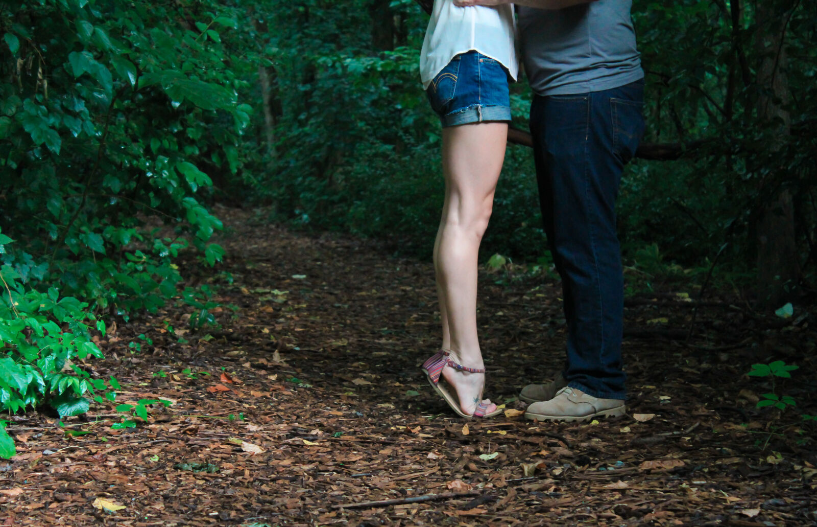 Canon EOS 1200D (EOS Rebel T5 / EOS Kiss X70 / EOS Hi) sample photo. Love, people, romance, engagement photography