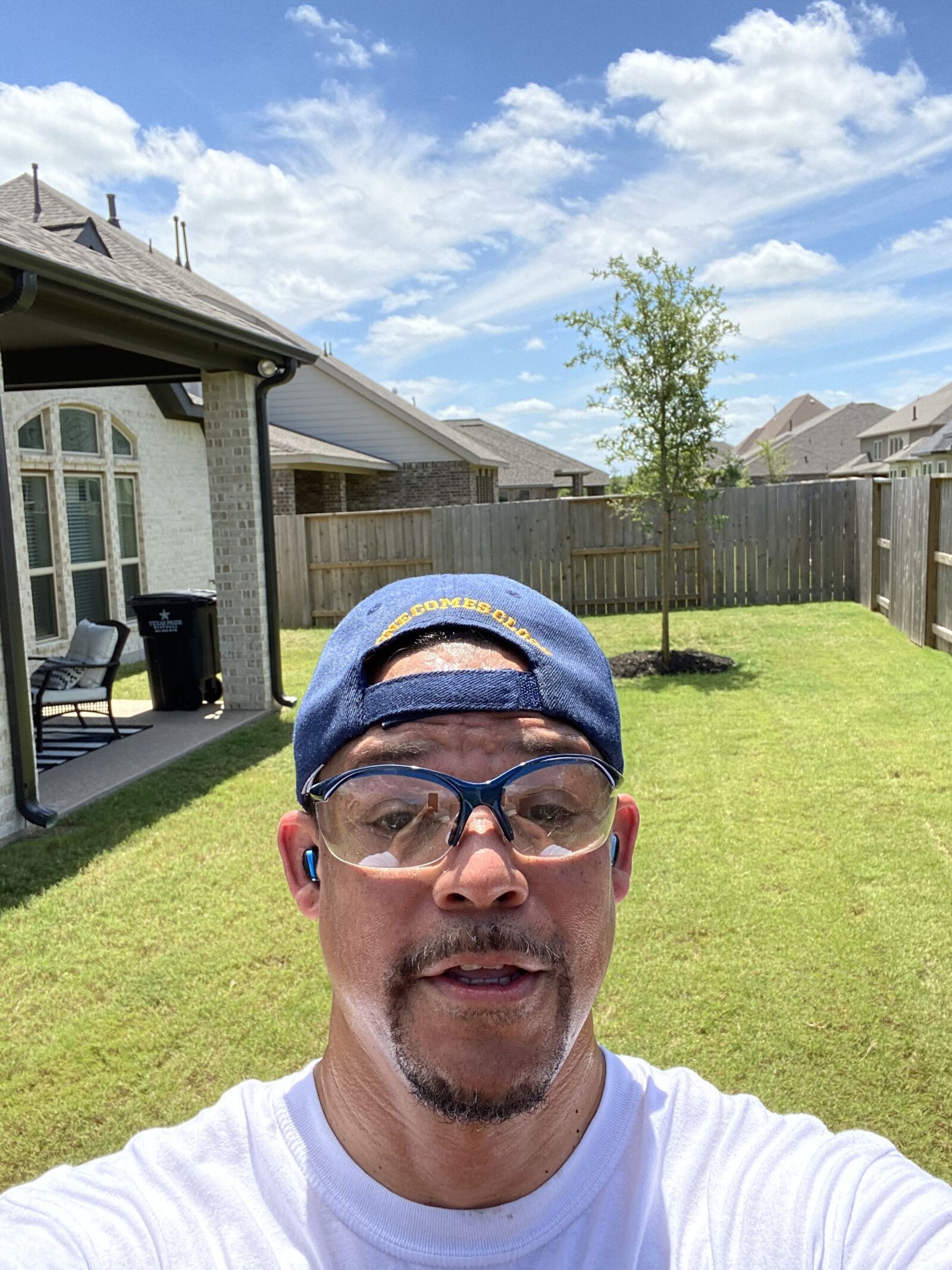 Apple iPhone 11 + iPhone 11 front camera 2.71mm f/2.2 sample photo. Yard work, chores, cut photography