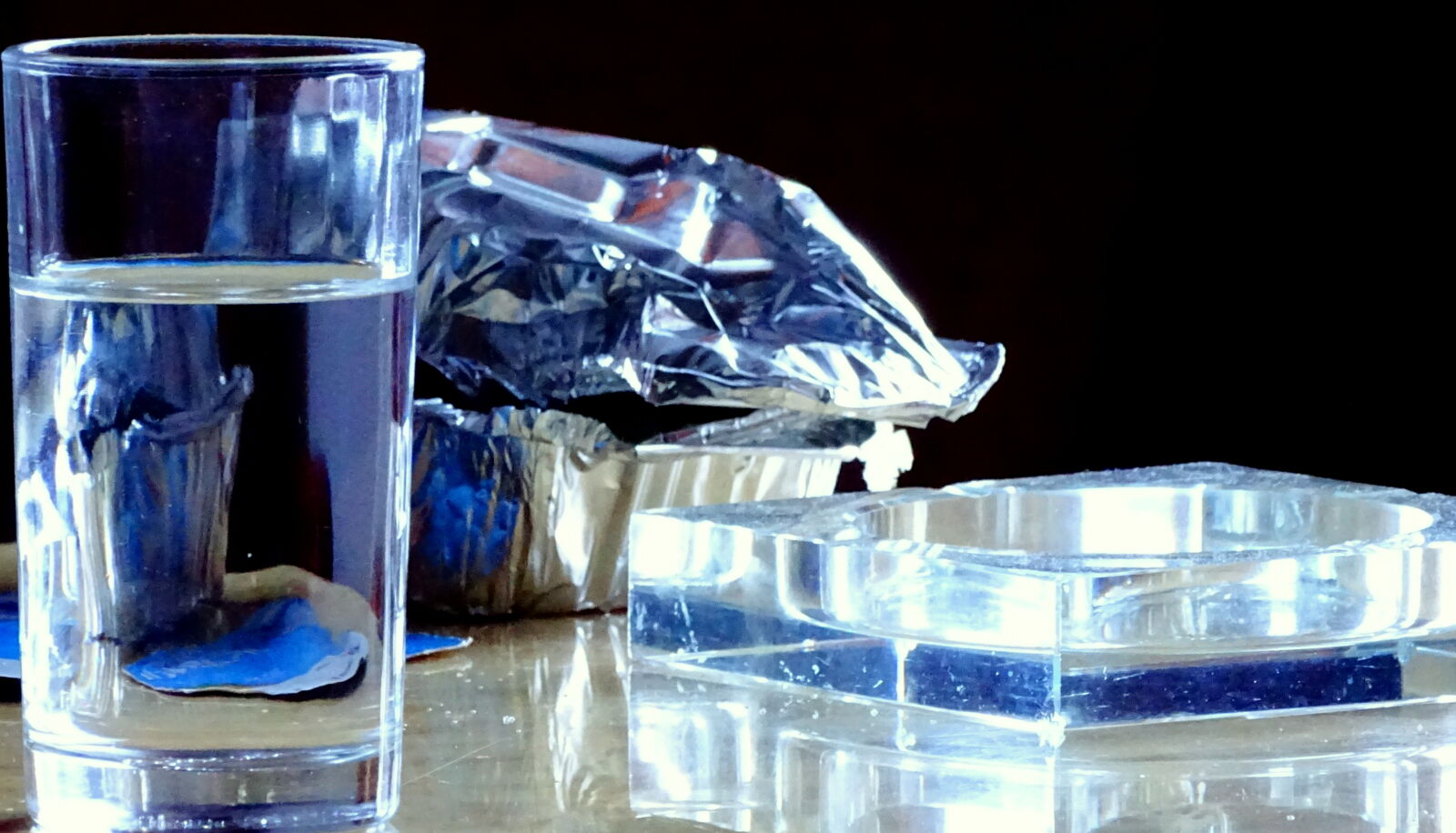 Sony Cyber-shot DSC-HX400V sample photo. Ashtray, glass, reflection, still photography