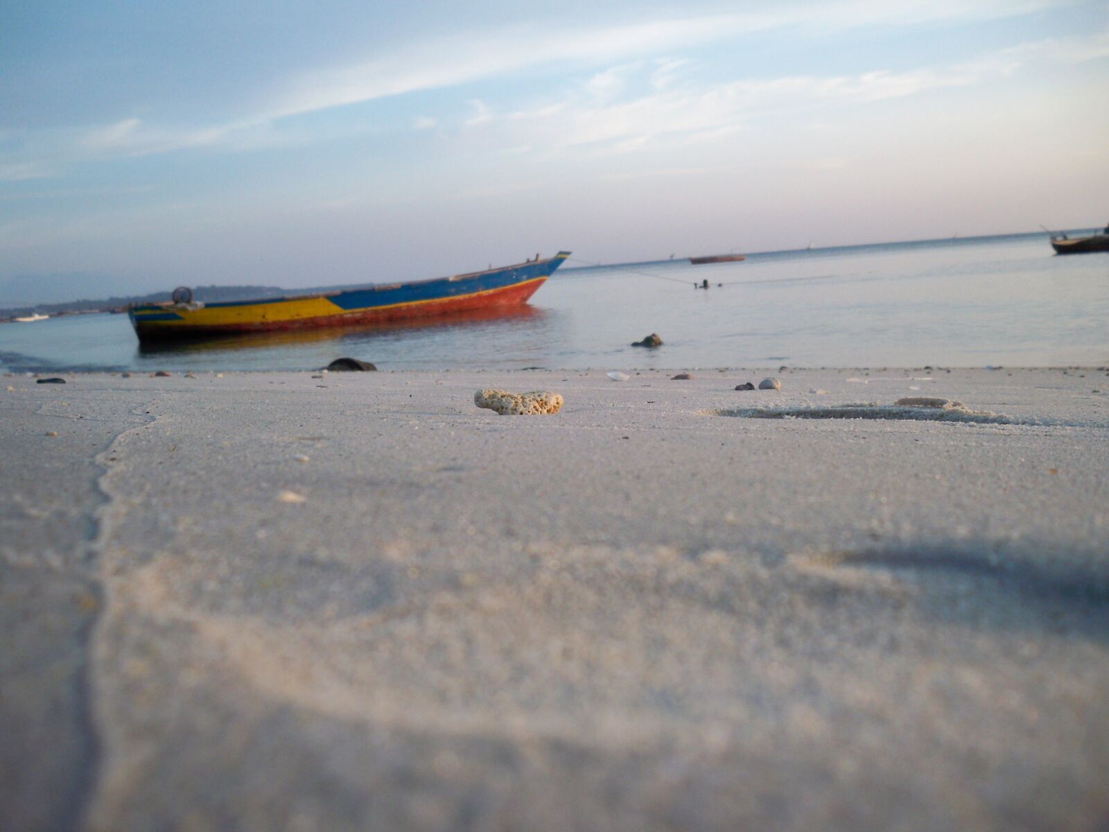 Kodak EasyShare M1033 sample photo. Beach, boat, sand, sea photography