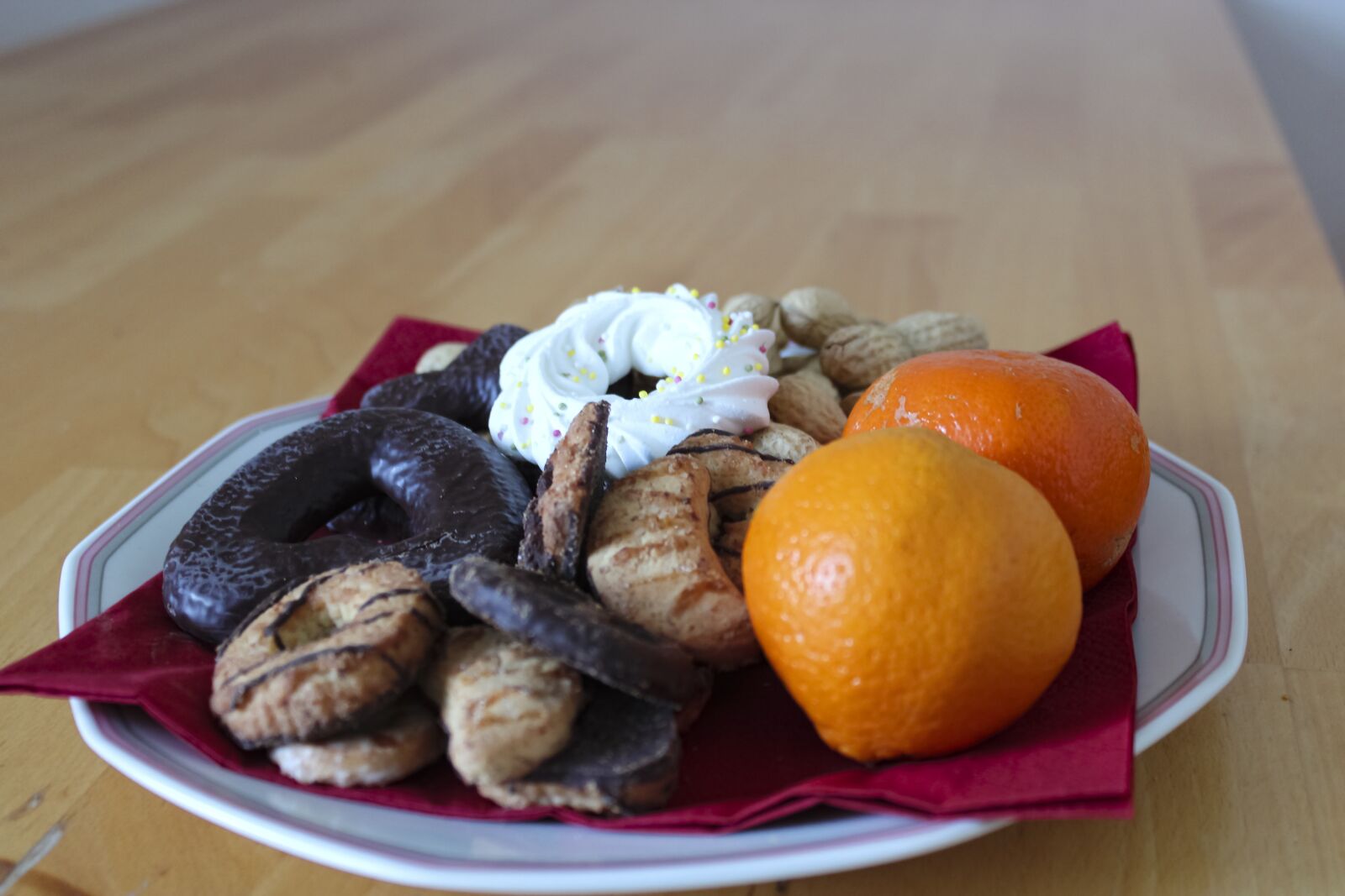 Canon EOS 2000D (EOS Rebel T7 / EOS Kiss X90 / EOS 1500D) sample photo. Christmas cookies, cookies, biscuits photography