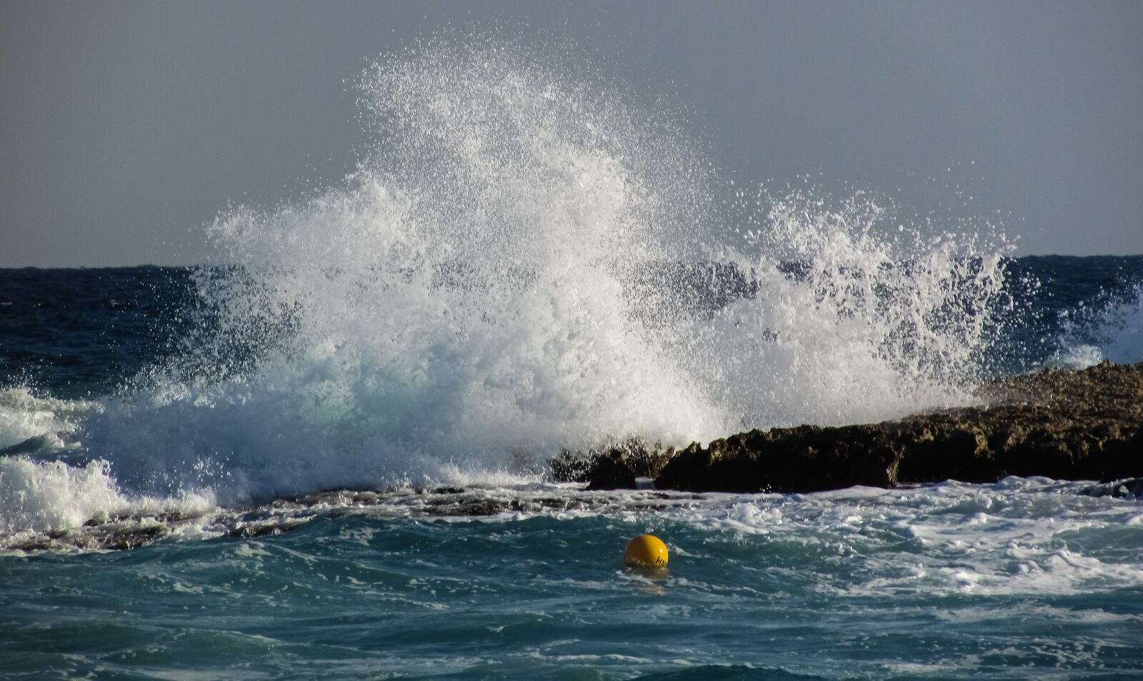 Canon PowerShot SX400 IS sample photo. Wave, smashing, sea photography