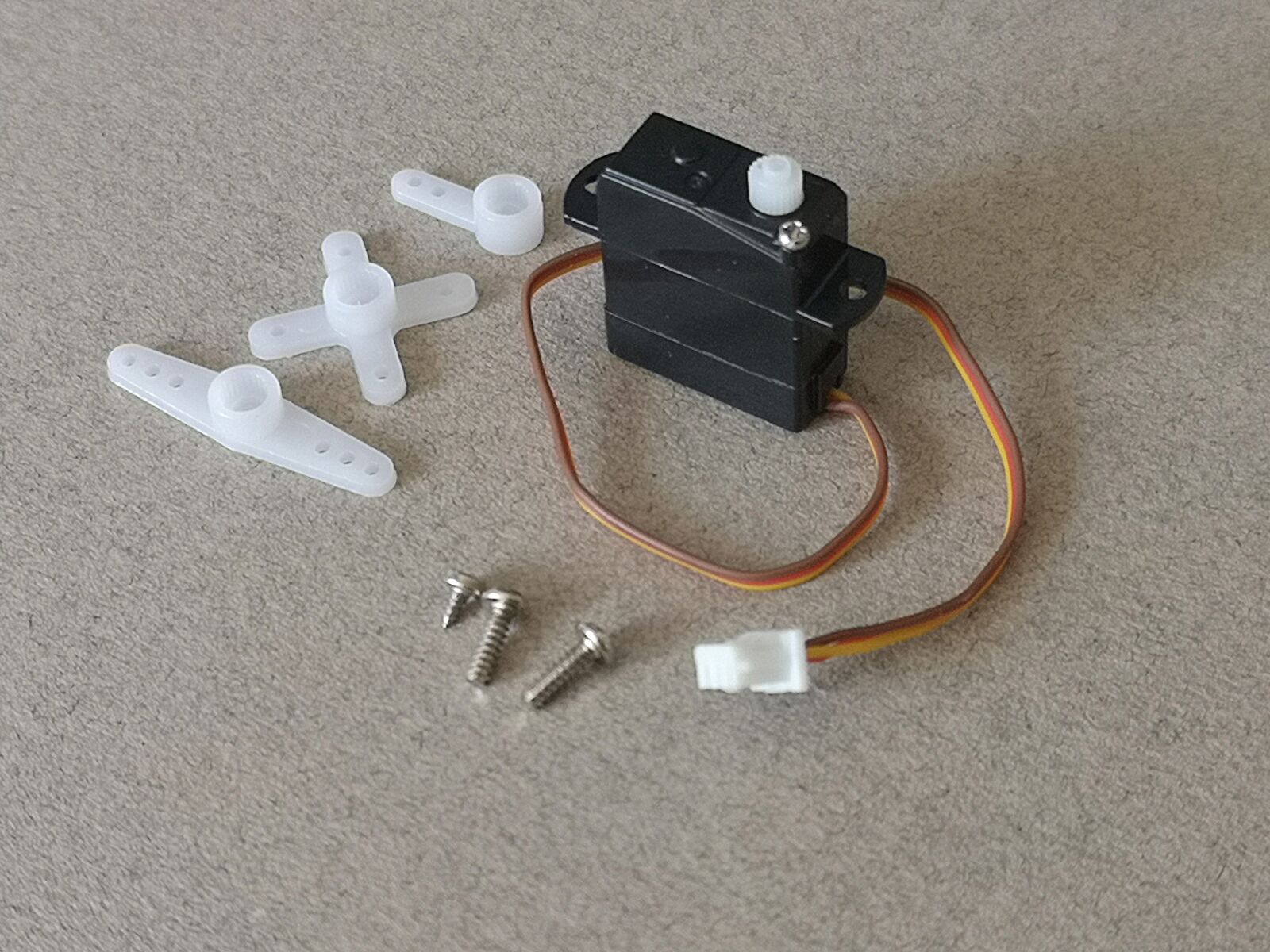 HUAWEI CLT-L29 sample photo. Servo, micro, microservo photography