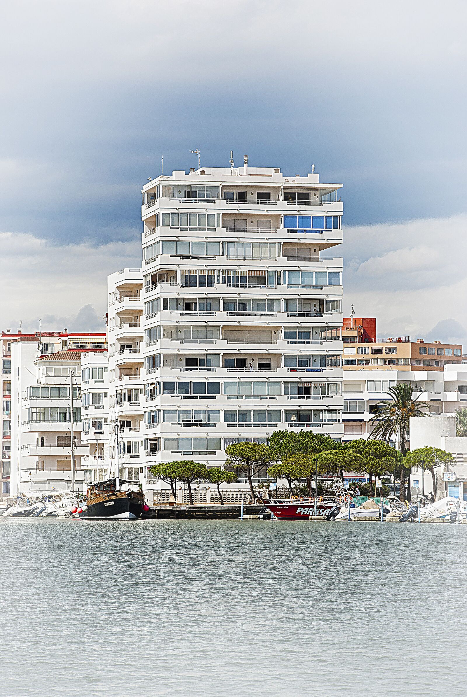 Nikon D80 sample photo. Building, apartment, colors photography