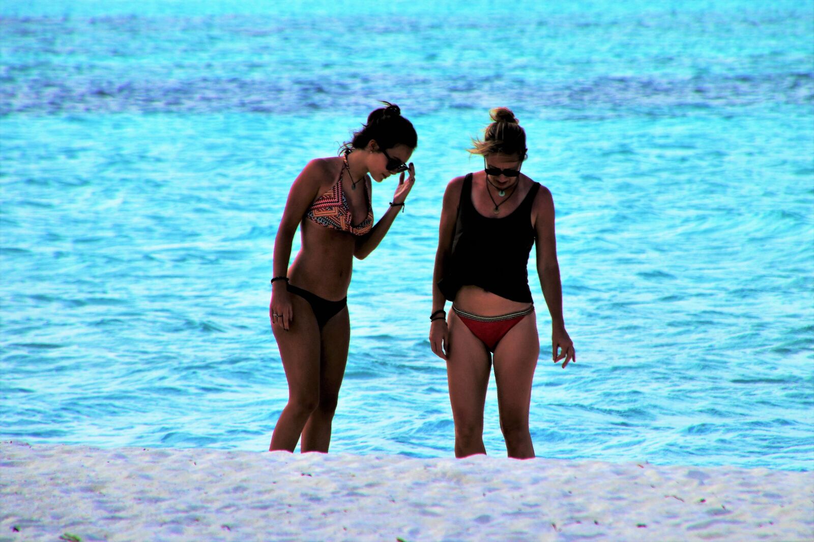 Canon EOS 80D sample photo. Girls, maldives, monolithic part photography
