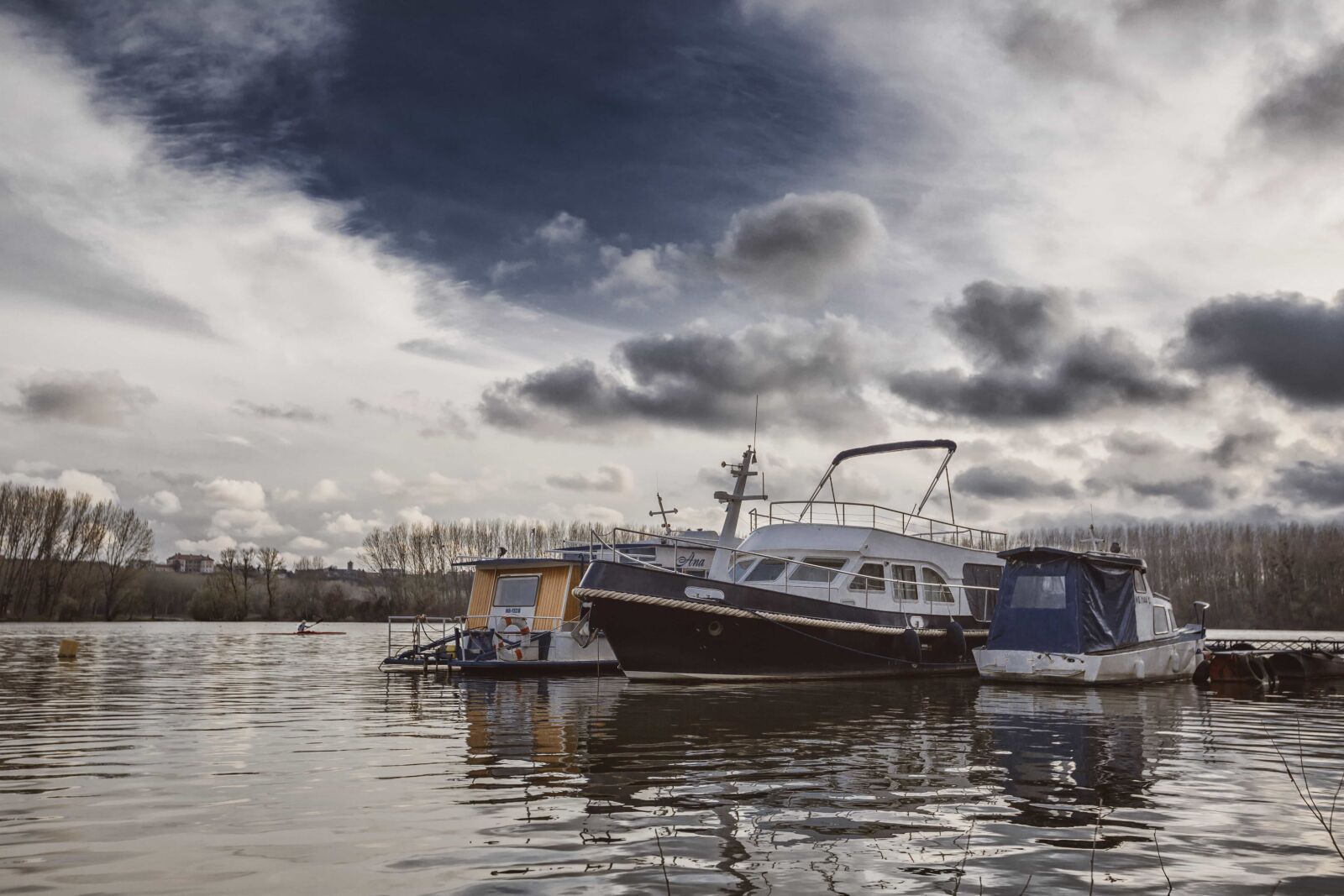 Canon EF 16-35mm F2.8L II USM sample photo. Blue sky, boat, boats photography