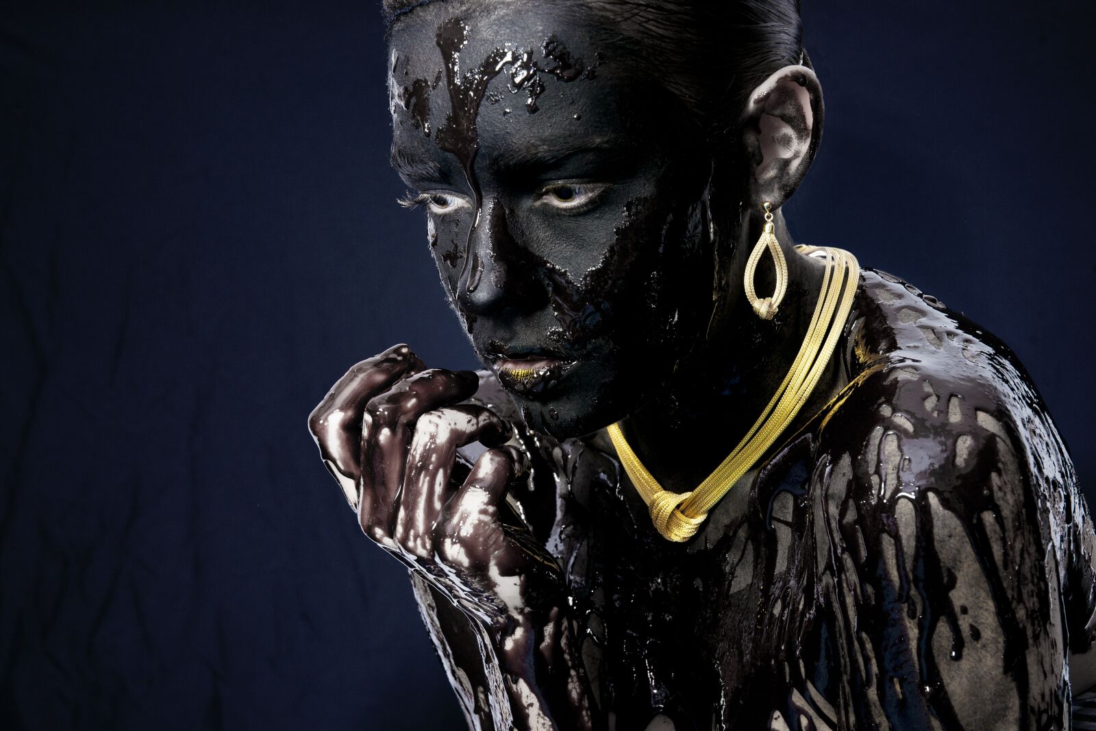 Sony Alpha DSLR-A850 sample photo. Necklace, painting, black photography