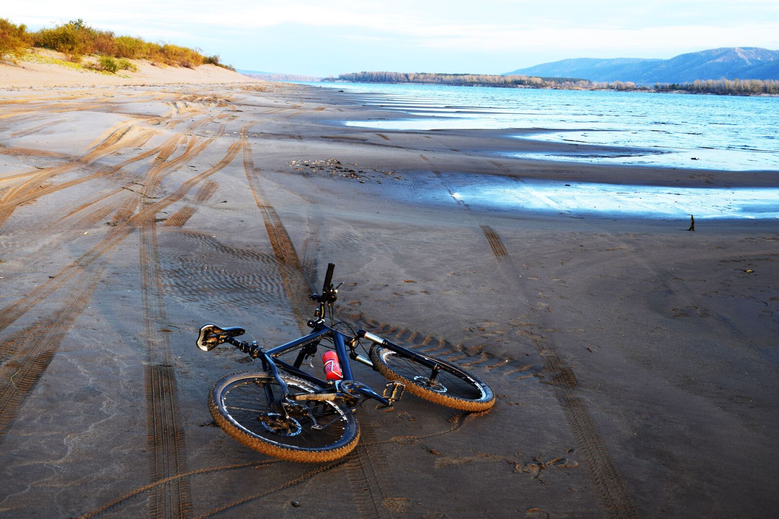 Nikon D5300 sample photo. Bike, beach, autumn photography