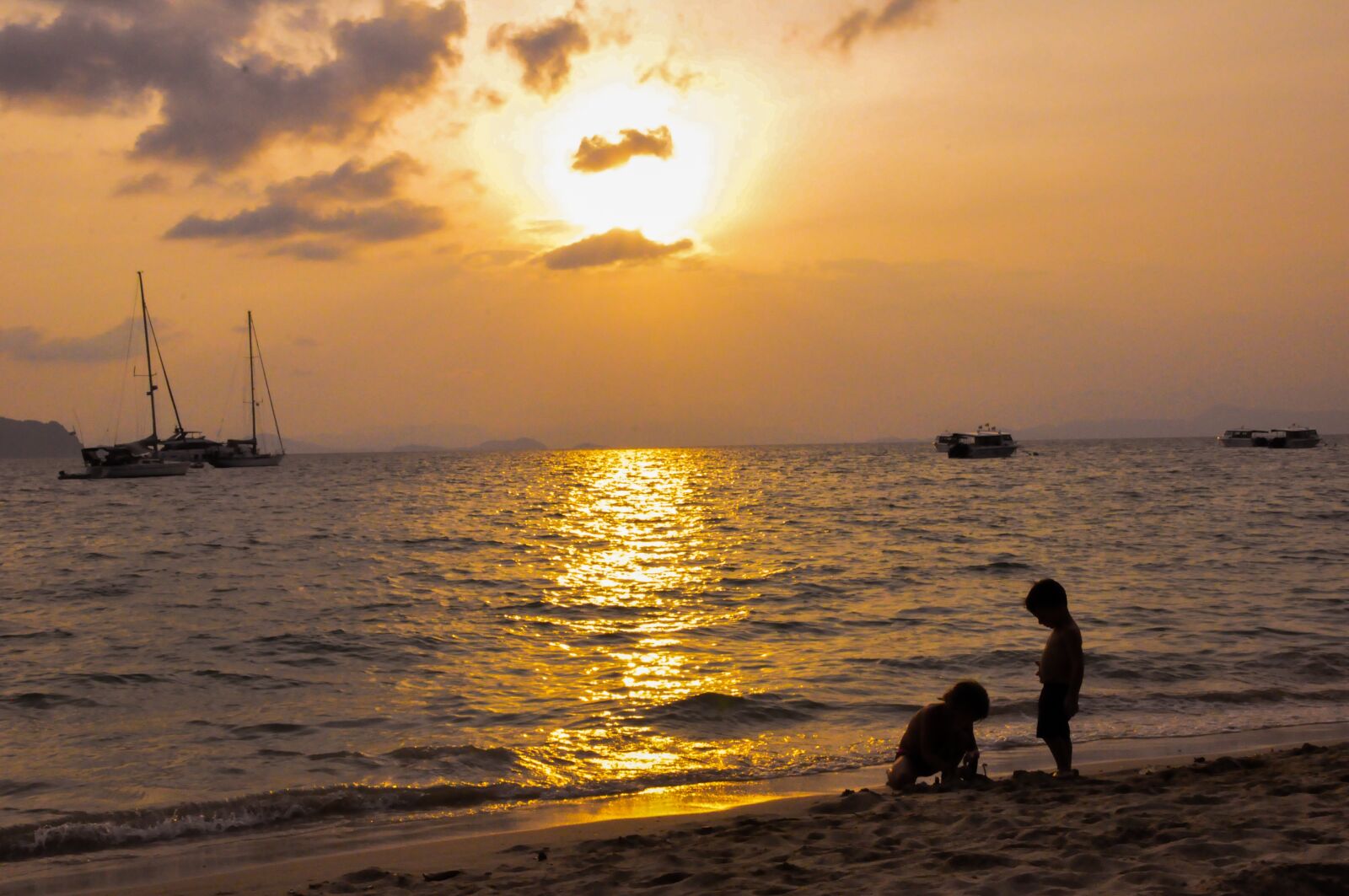Nikon D90 sample photo. Beach, figure, sunset photography