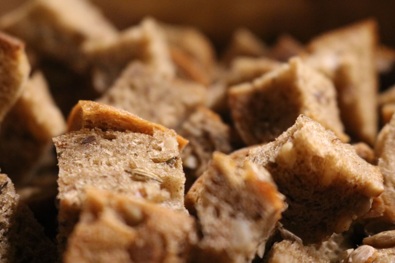 Canon EOS 750D (EOS Rebel T6i / EOS Kiss X8i) sample photo. Bread, eat, black bread photography