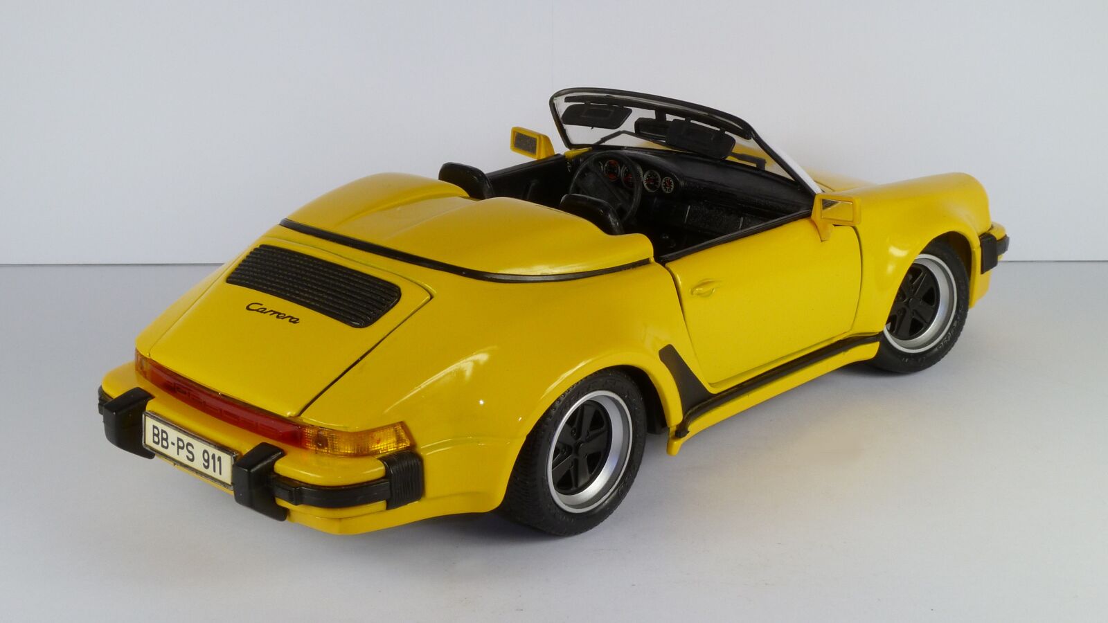 Panasonic Lumix DMC-ZS7 (Lumix DMC-TZ10) sample photo. Porsche, 964, speedster photography