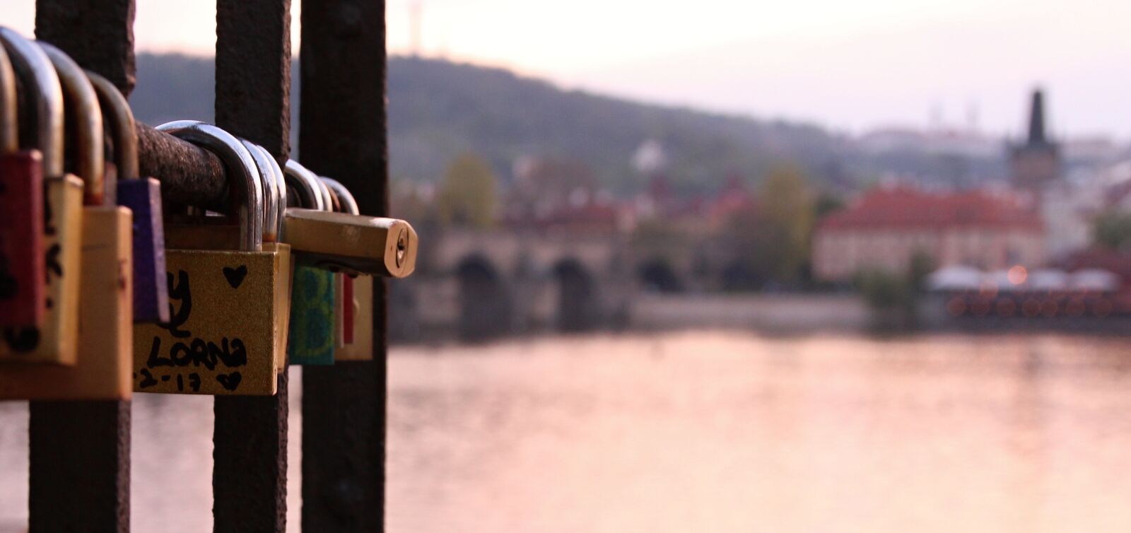 Canon EOS 100D (EOS Rebel SL1 / EOS Kiss X7) sample photo. Prague, prague castle, city photography