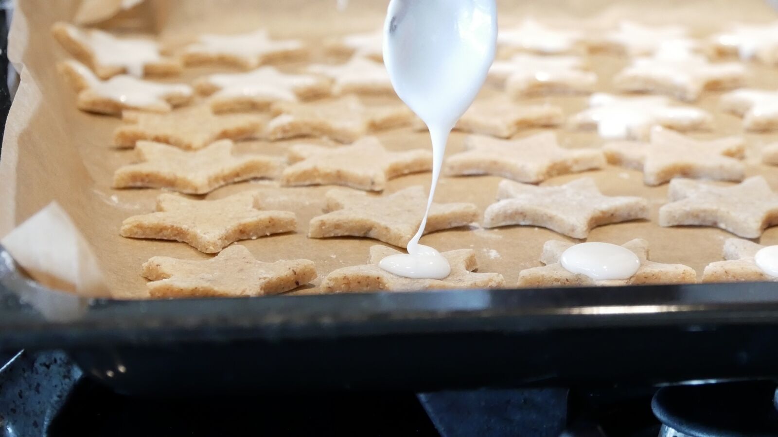 Panasonic DMC-G81 sample photo. Christmas, bake, christmas baking photography