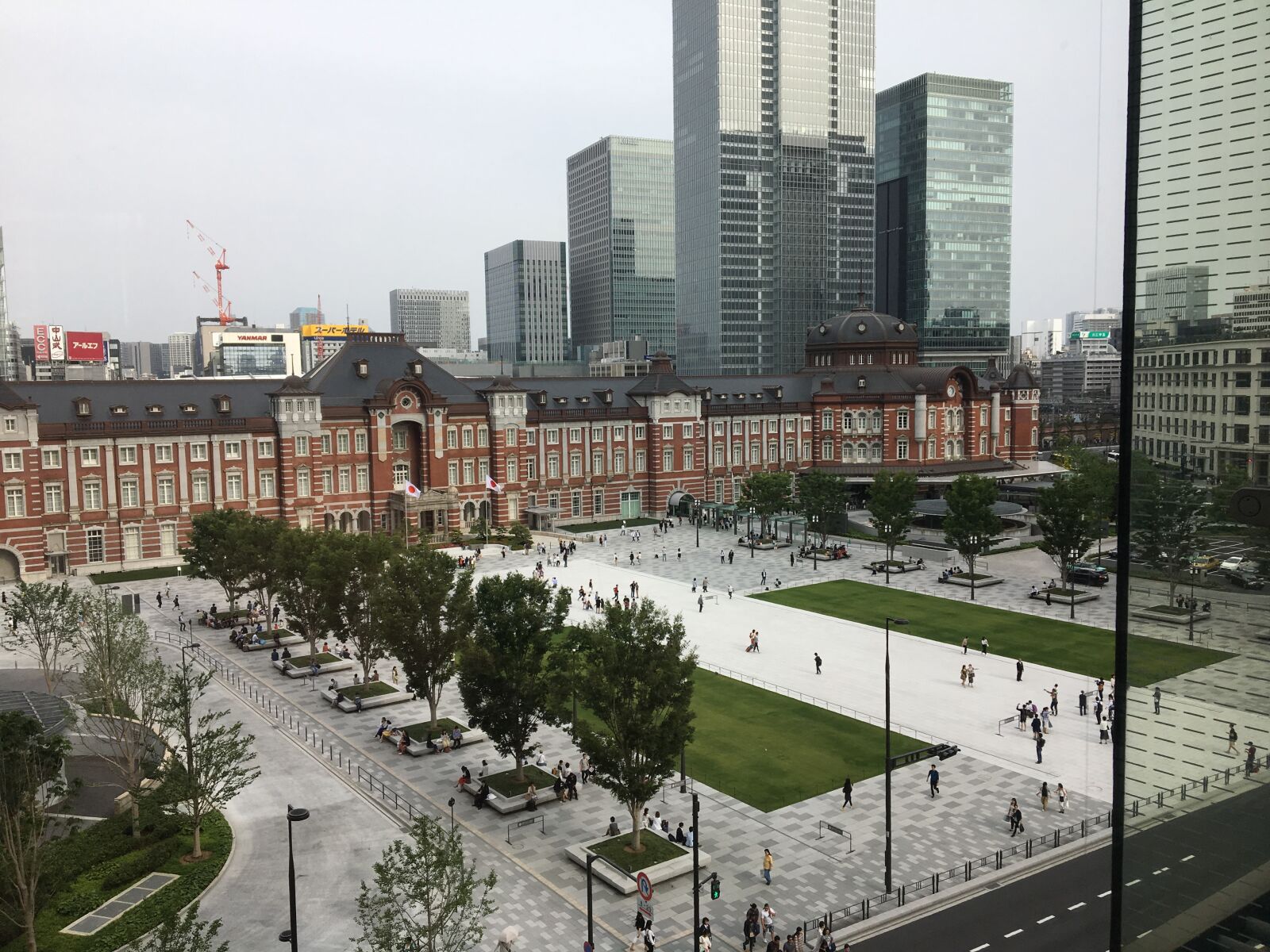 iPhone 6s back camera 4.15mm f/2.2 sample photo. Tokyo-station, station, tokyo photography