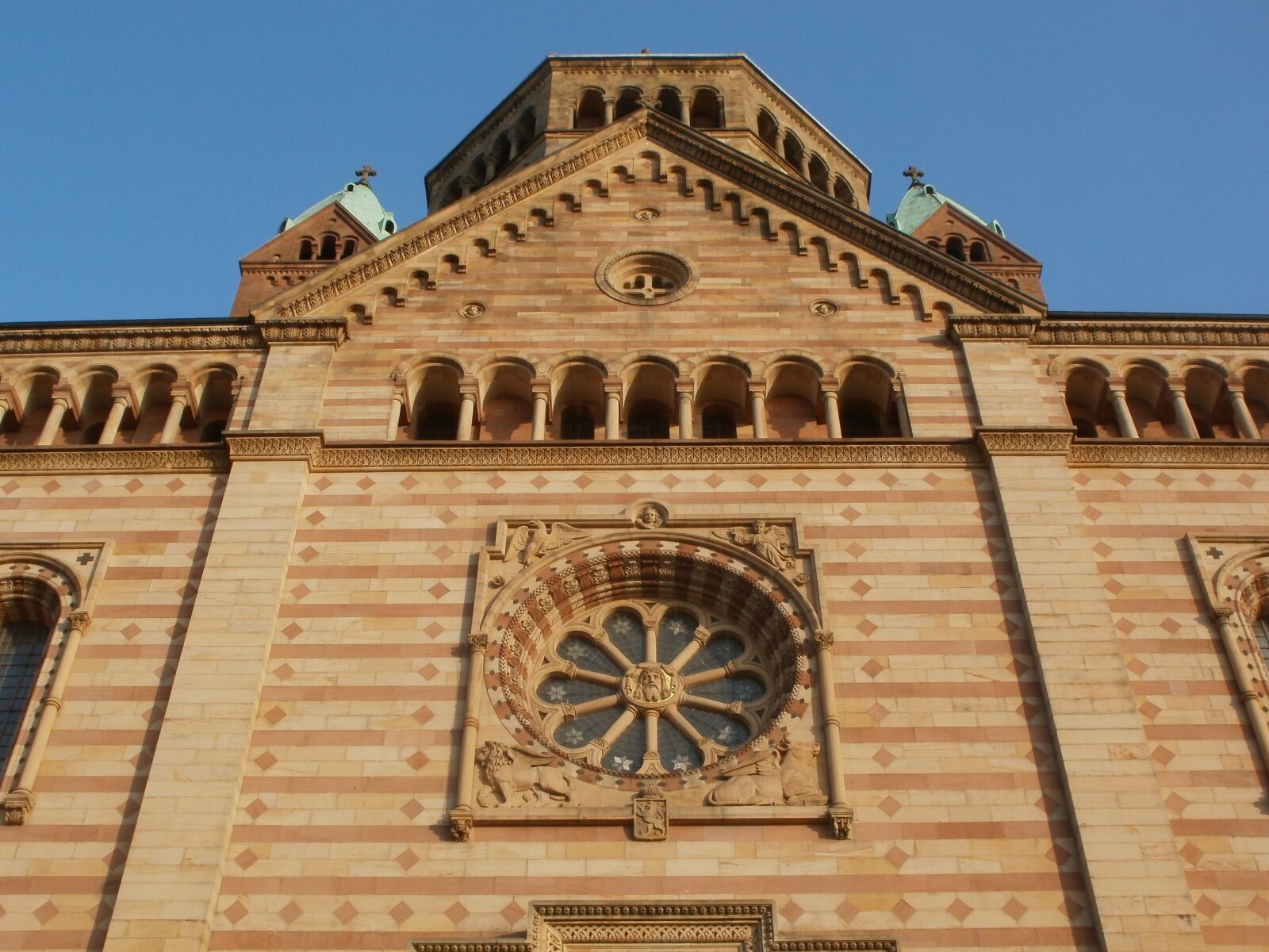 Olympus FE47,X43 sample photo. Dom, speyer, facade photography