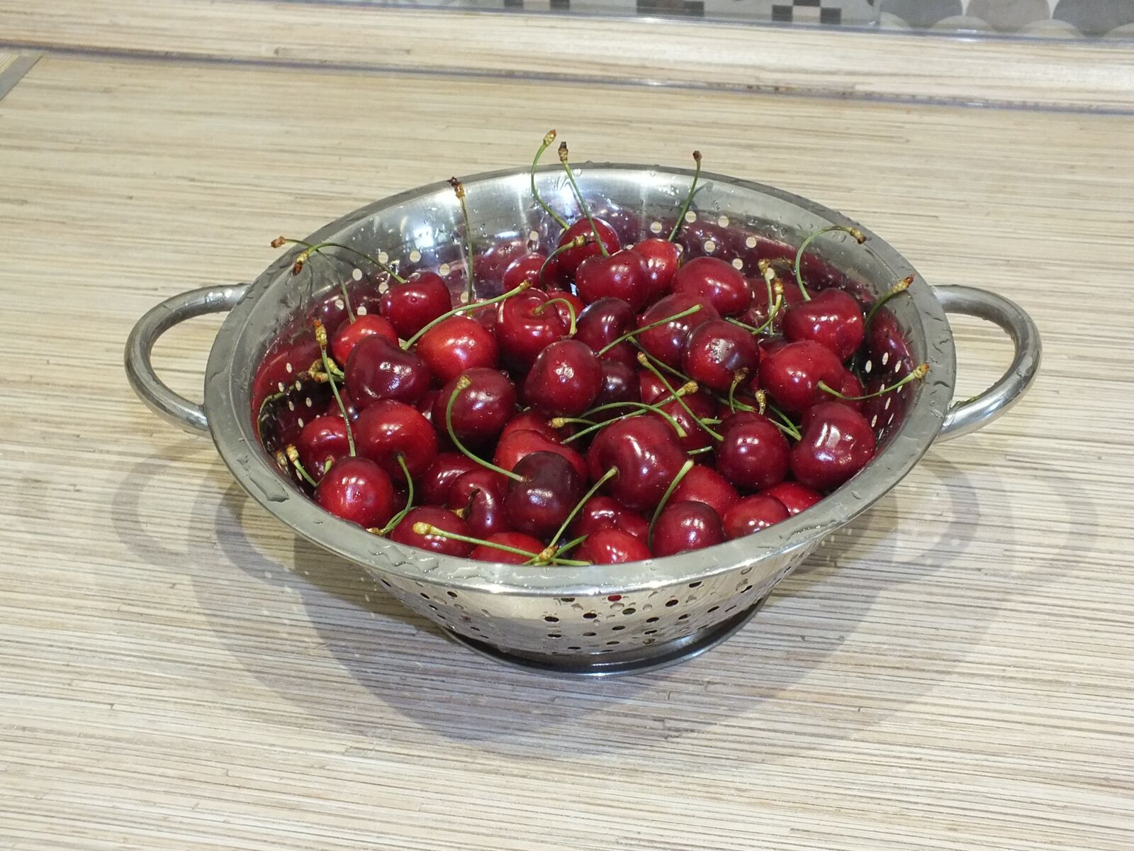 Fujifilm FinePix HS30EXR sample photo. Cherry, a colander, red photography