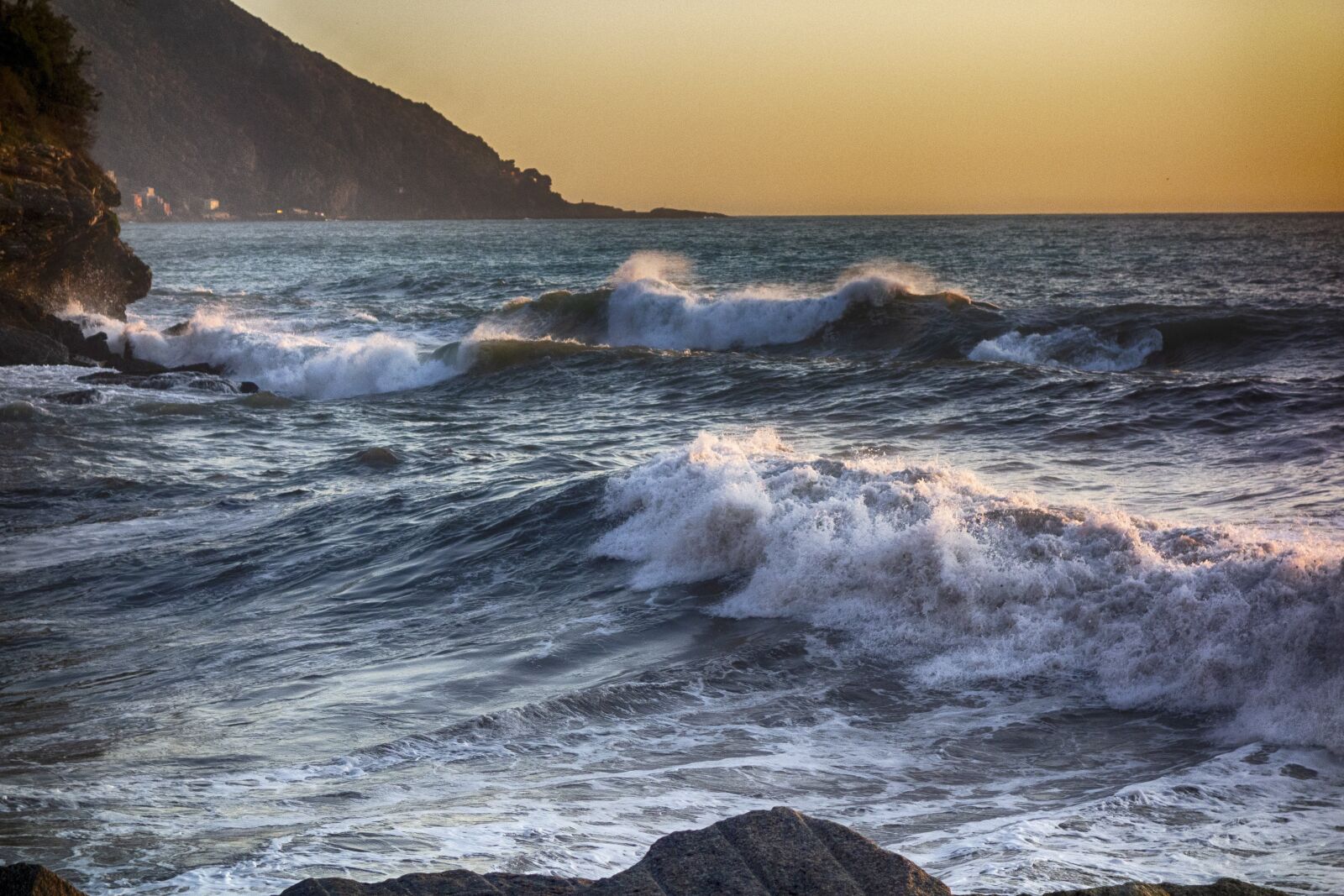 Sony Cyber-shot DSC-RX100 sample photo. Recco, liguria, sunset photography