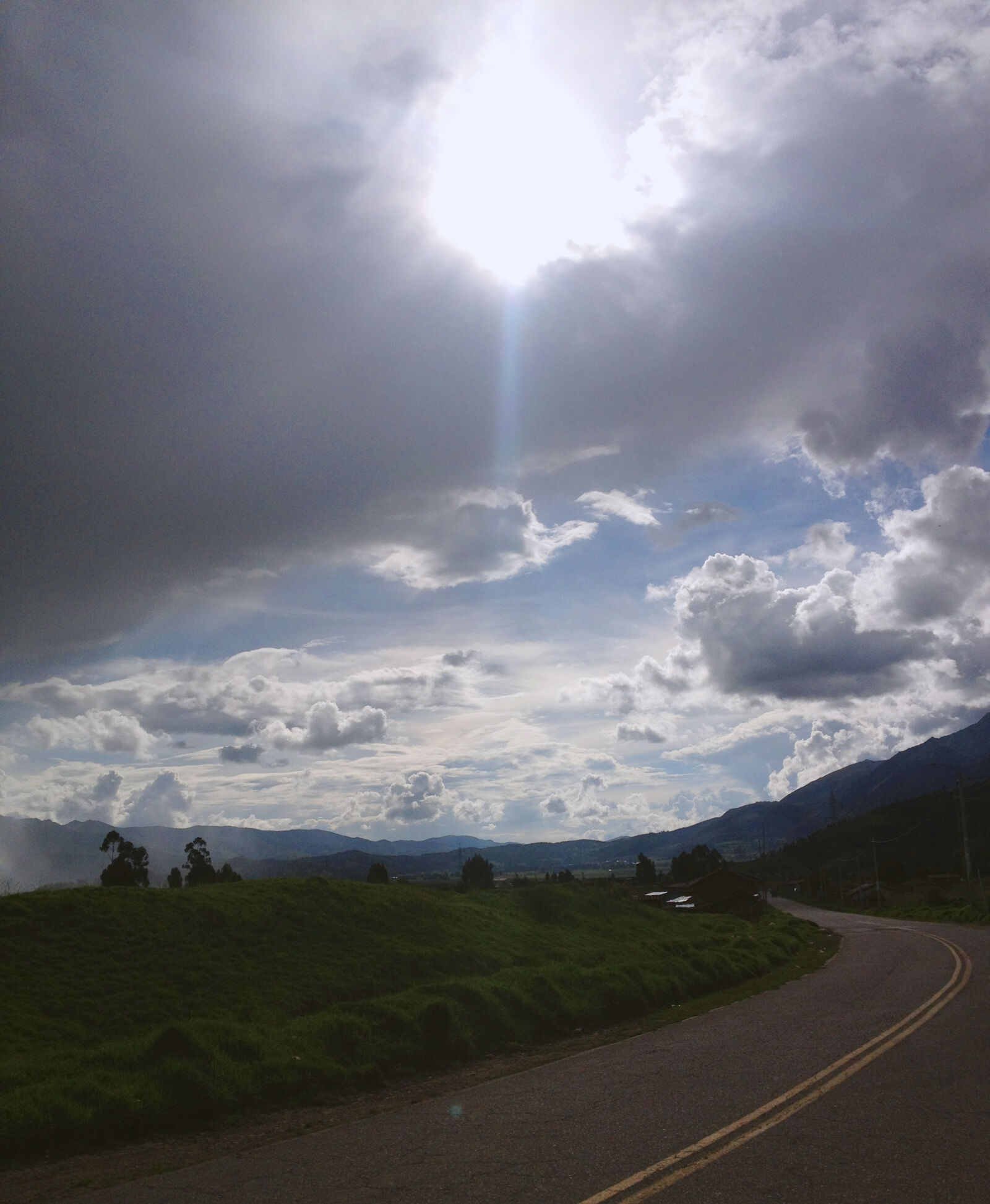 iPhone 4S back camera 4.28mm f/2.4 sample photo. Clouds, mountain, paisaje, sky photography