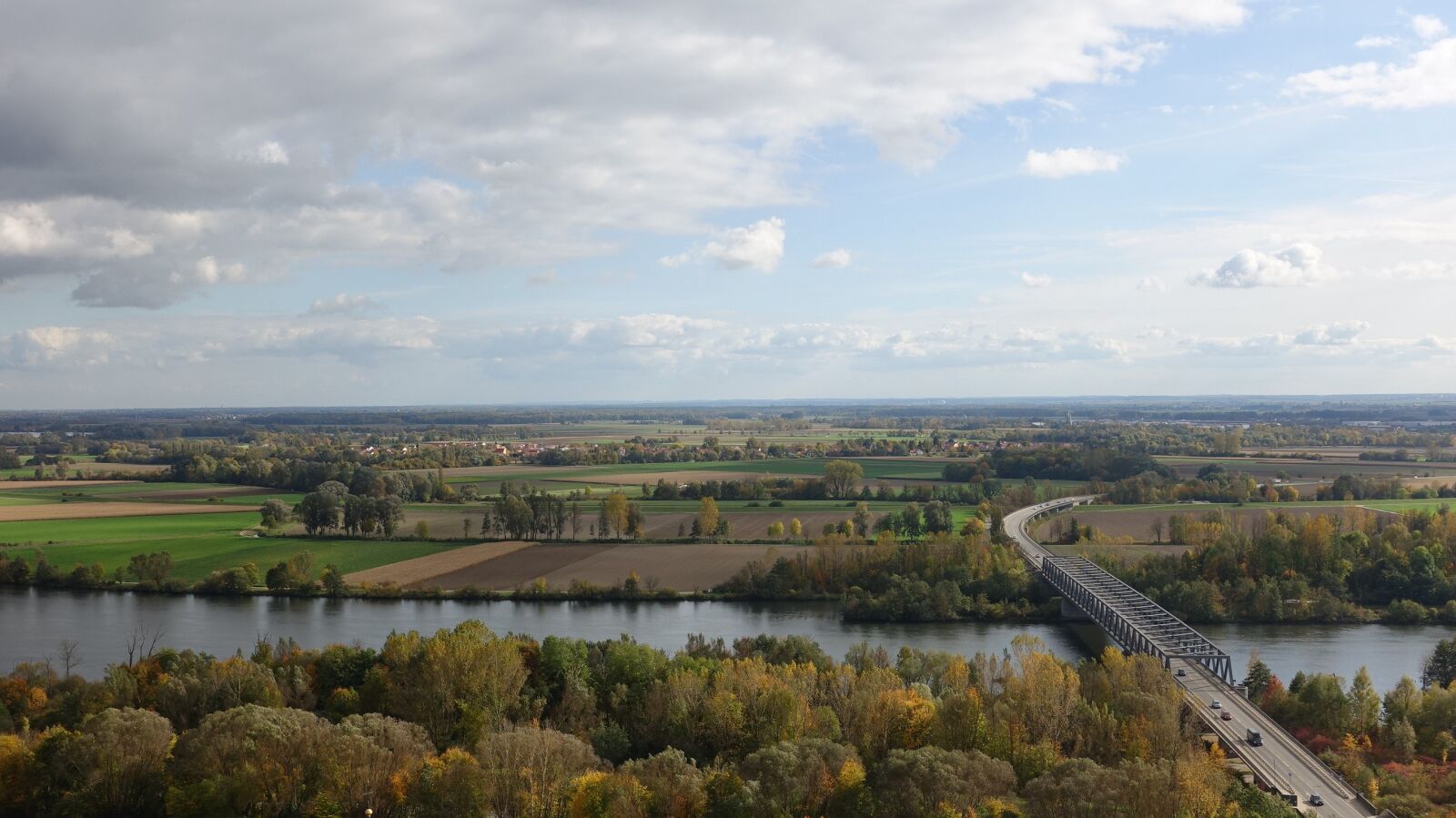 Sony Cyber-shot DSC-RX100 IV sample photo. Danube, river landscape, road photography