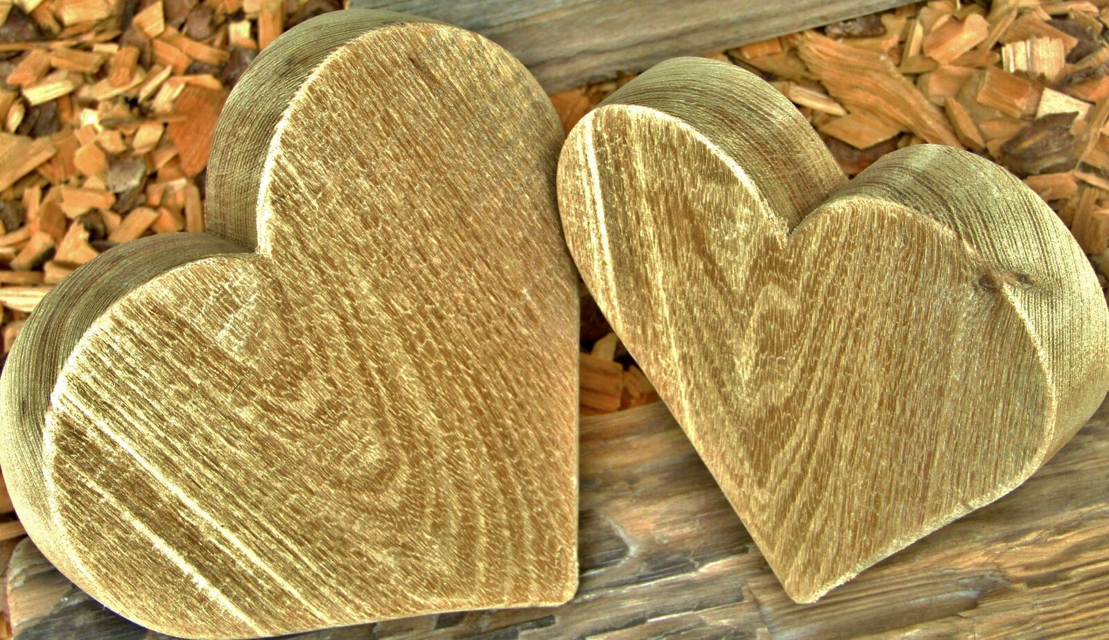 Canon POWERSHOT SX432 IS sample photo. Heart, wood, saw work photography