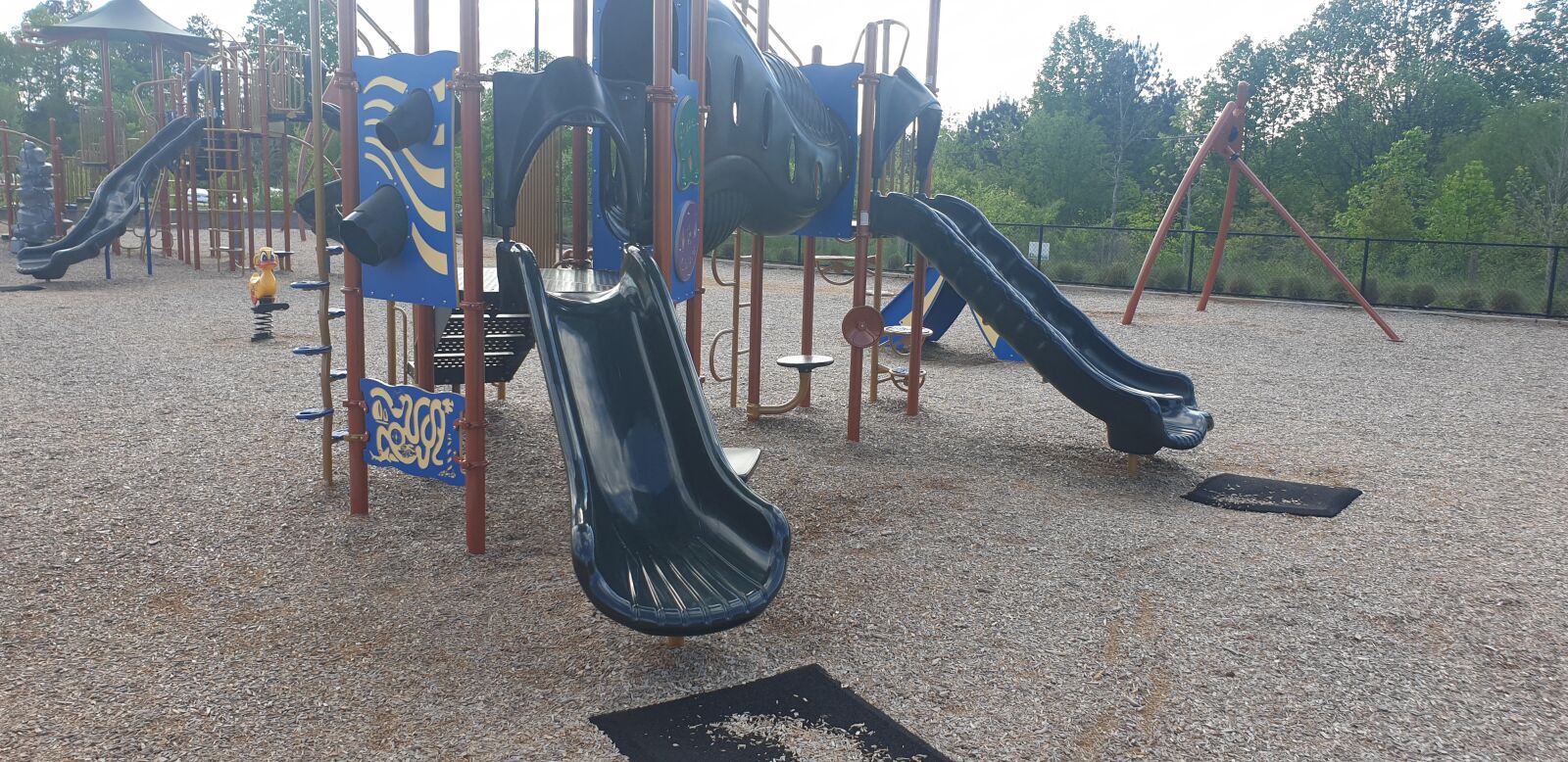 Samsung Galaxy Note9 sample photo. Corona, playground, closed photography