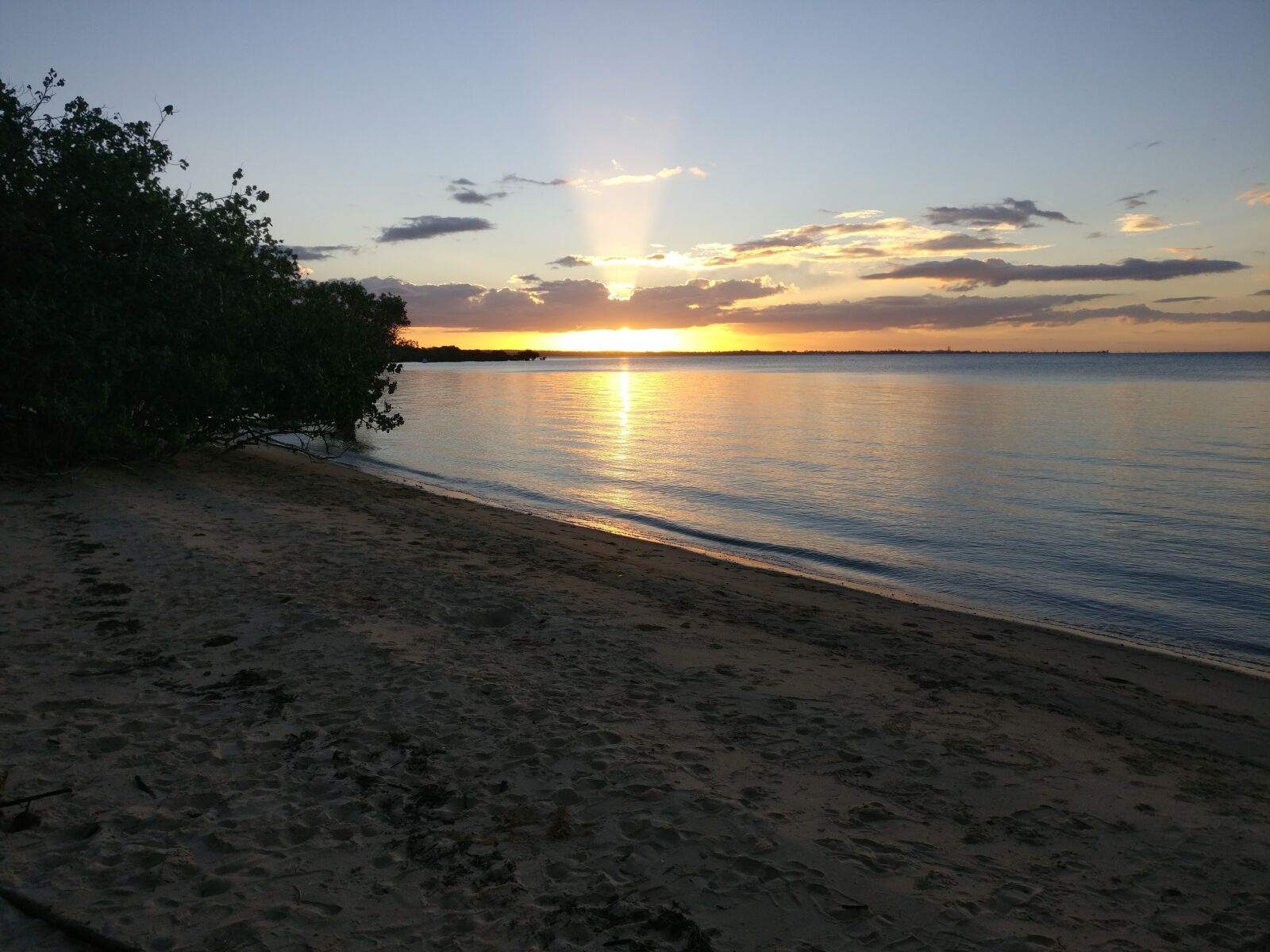 OnePlus A3003 sample photo. Sunset, water view, light photography