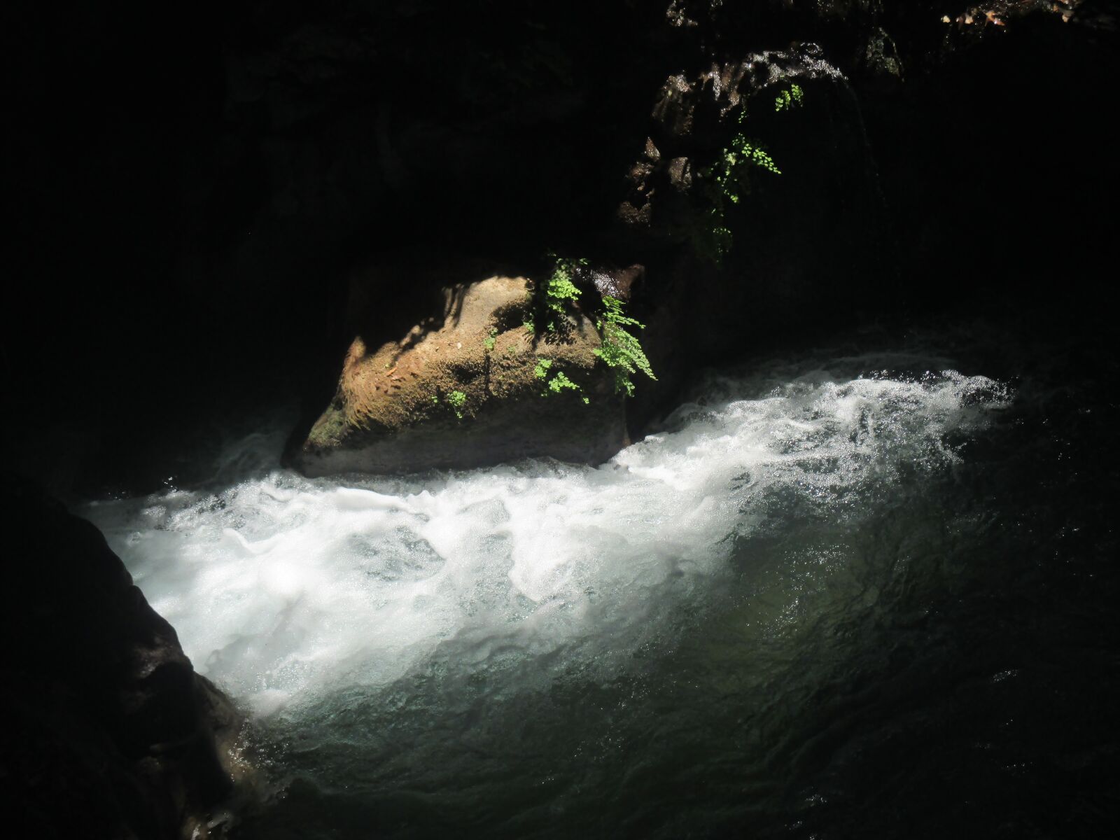 Canon PowerShot ELPH 135 (IXUS 145 / IXY 120) sample photo. Water, waterfall, flow photography