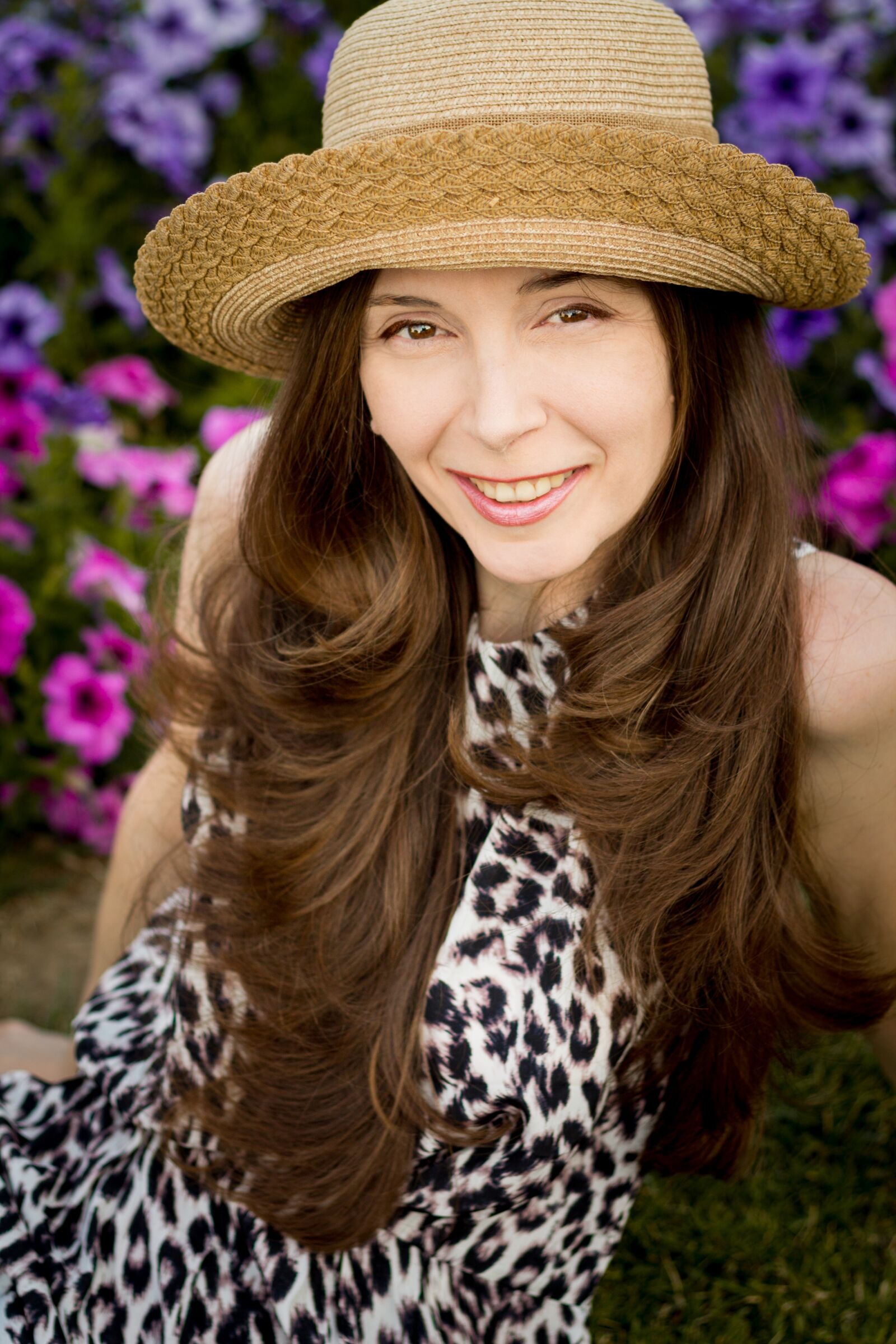 Canon EOS 1100D (EOS Rebel T3 / EOS Kiss X50) + Canon EF 50mm F1.8 II sample photo. Hair, hat, woman photography
