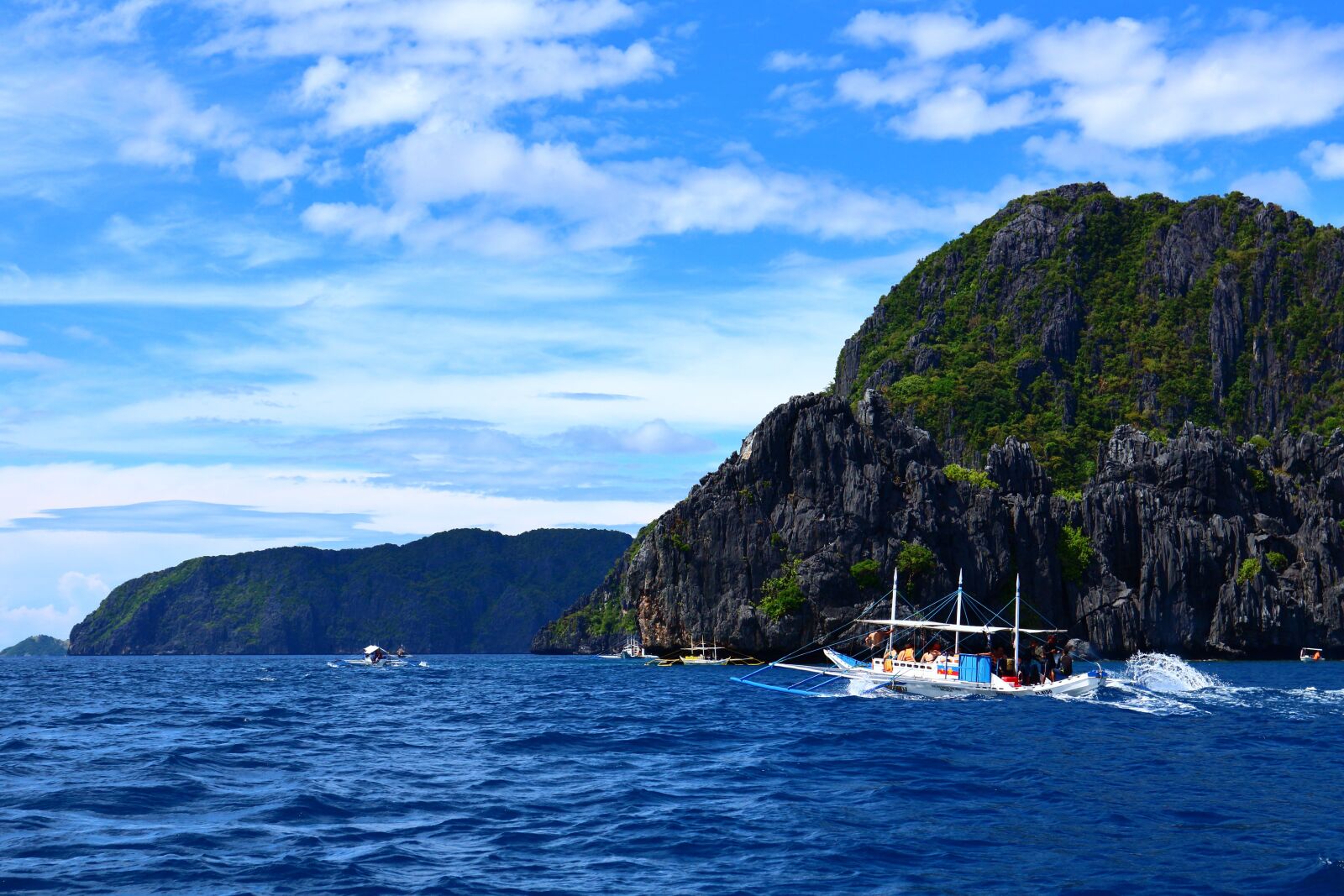Canon EOS M10 sample photo. Boat, island, water photography