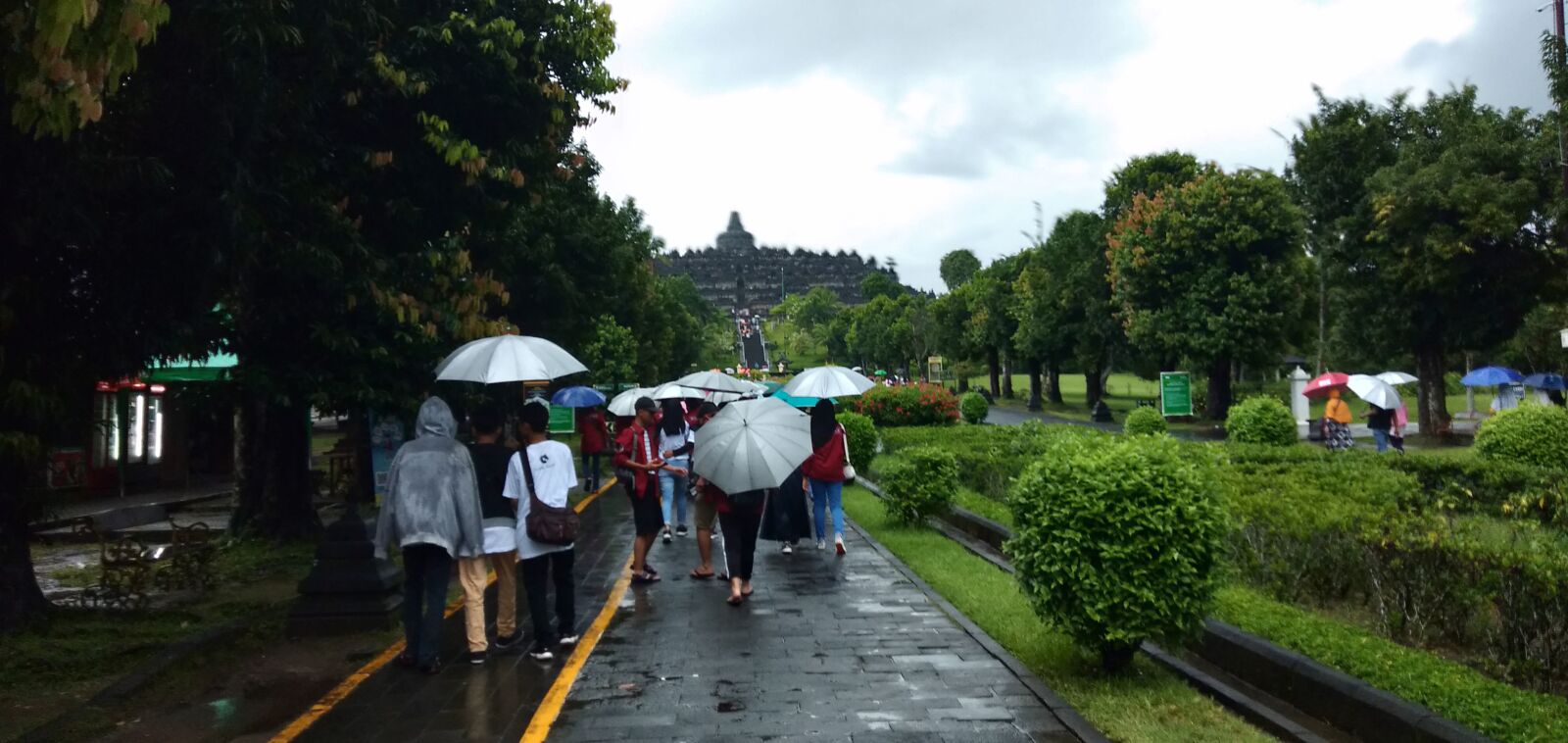 OPPO A3S sample photo. Borobudur, magelang, rain photography
