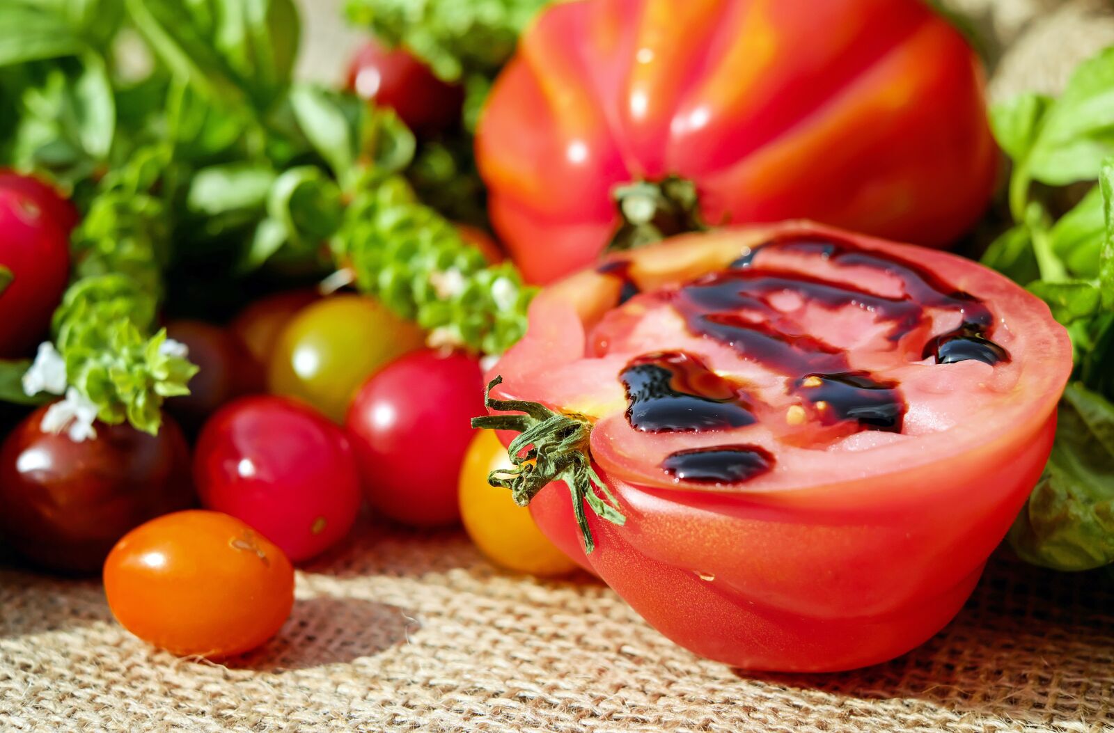 Fujifilm X-T10 + Fujifilm XF 35mm F1.4 R sample photo. Tomatoes, colorful, vitamins photography