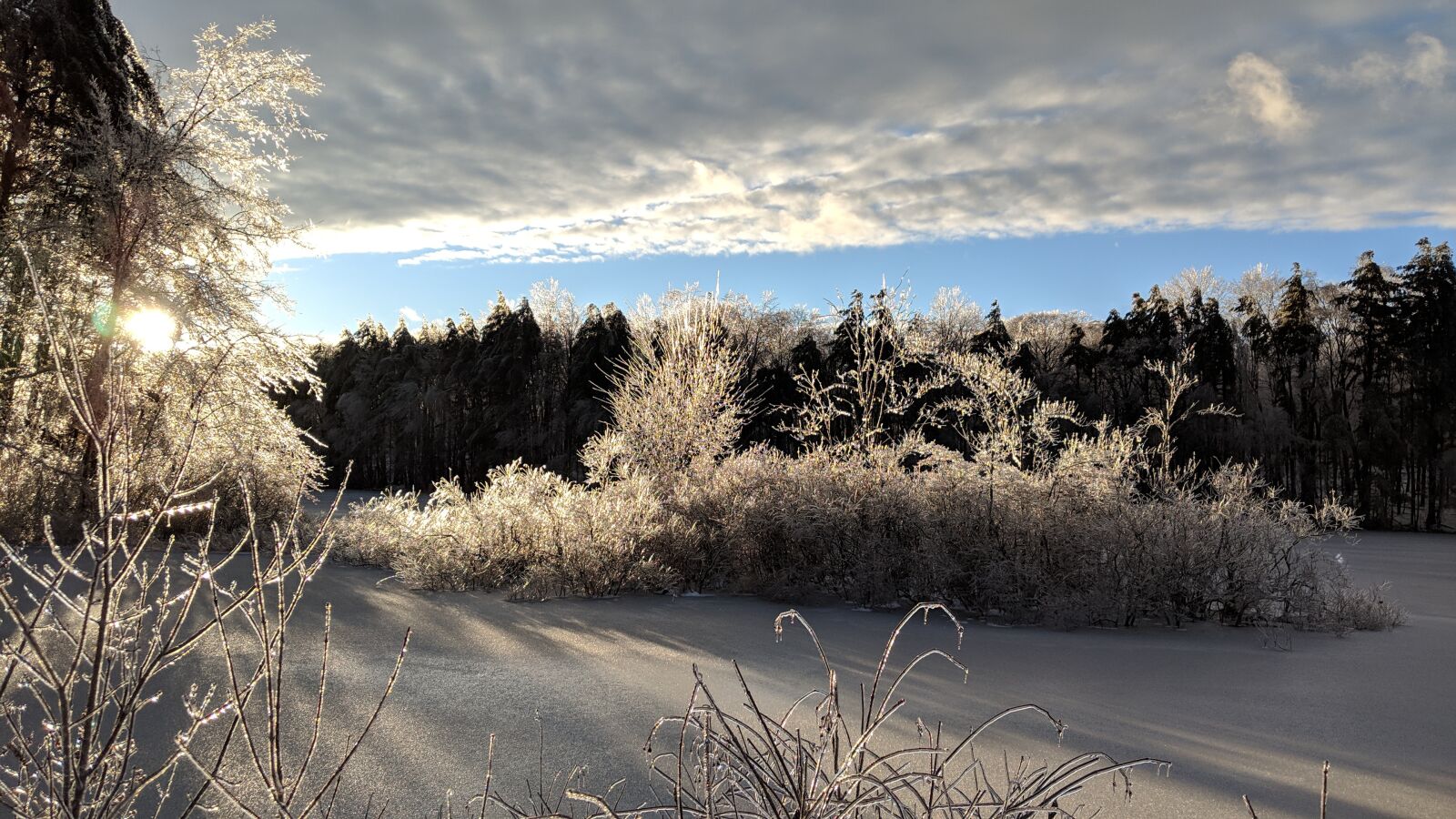 Google Pixel 2 XL sample photo. Winter, lake, ice photography