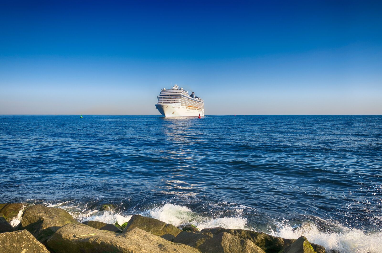 Canon PowerShot G3 X sample photo. Ship, cruises, cruise ship photography