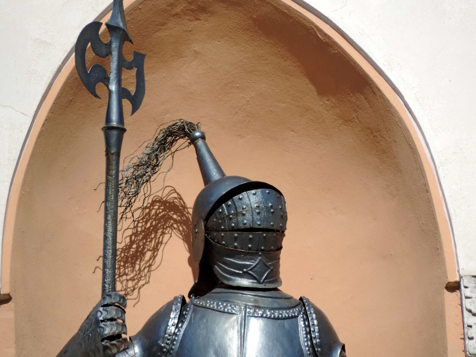 Nikon Coolpix P520 sample photo. Armor, cast iron, medieval photography